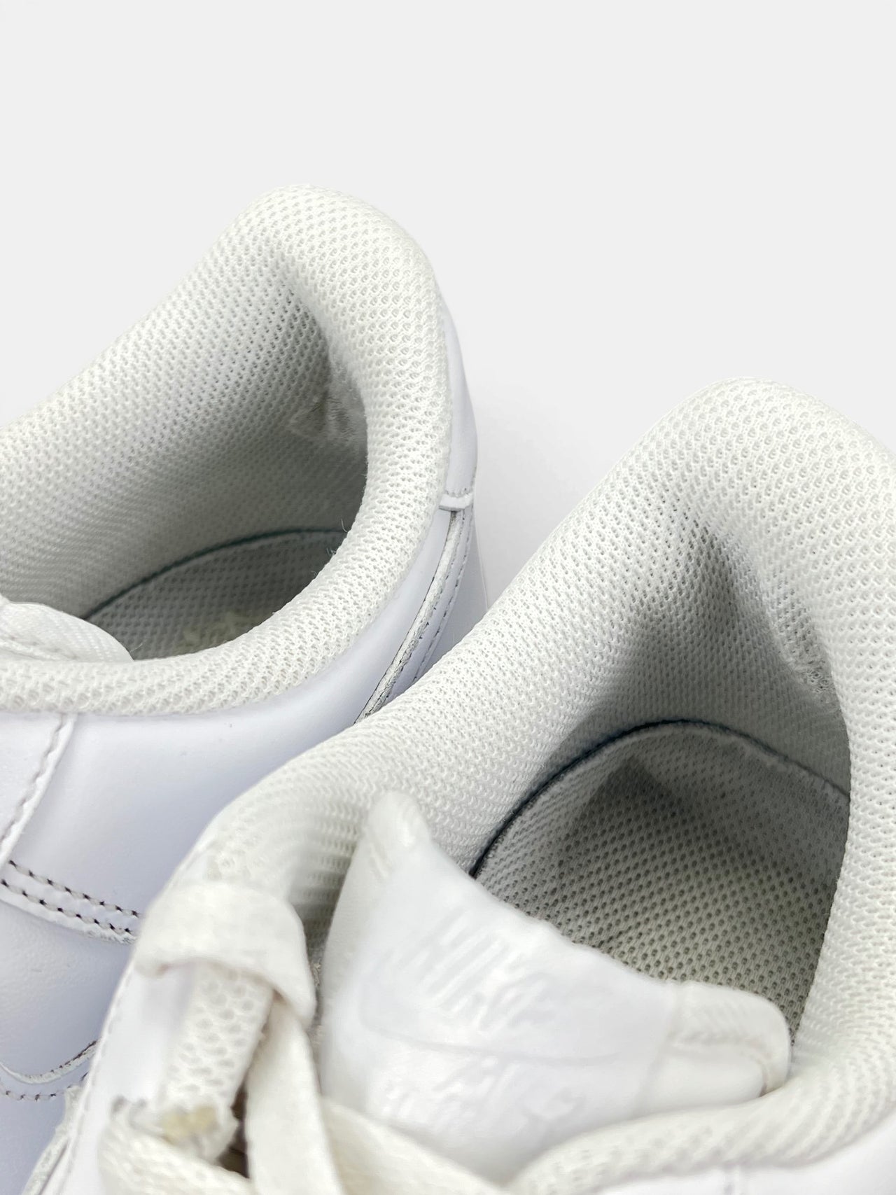 Nike Air Force 1 '07 — buty sportowe męskie w bardzo dobrym stanie rozmiar 41, zapiętki butów