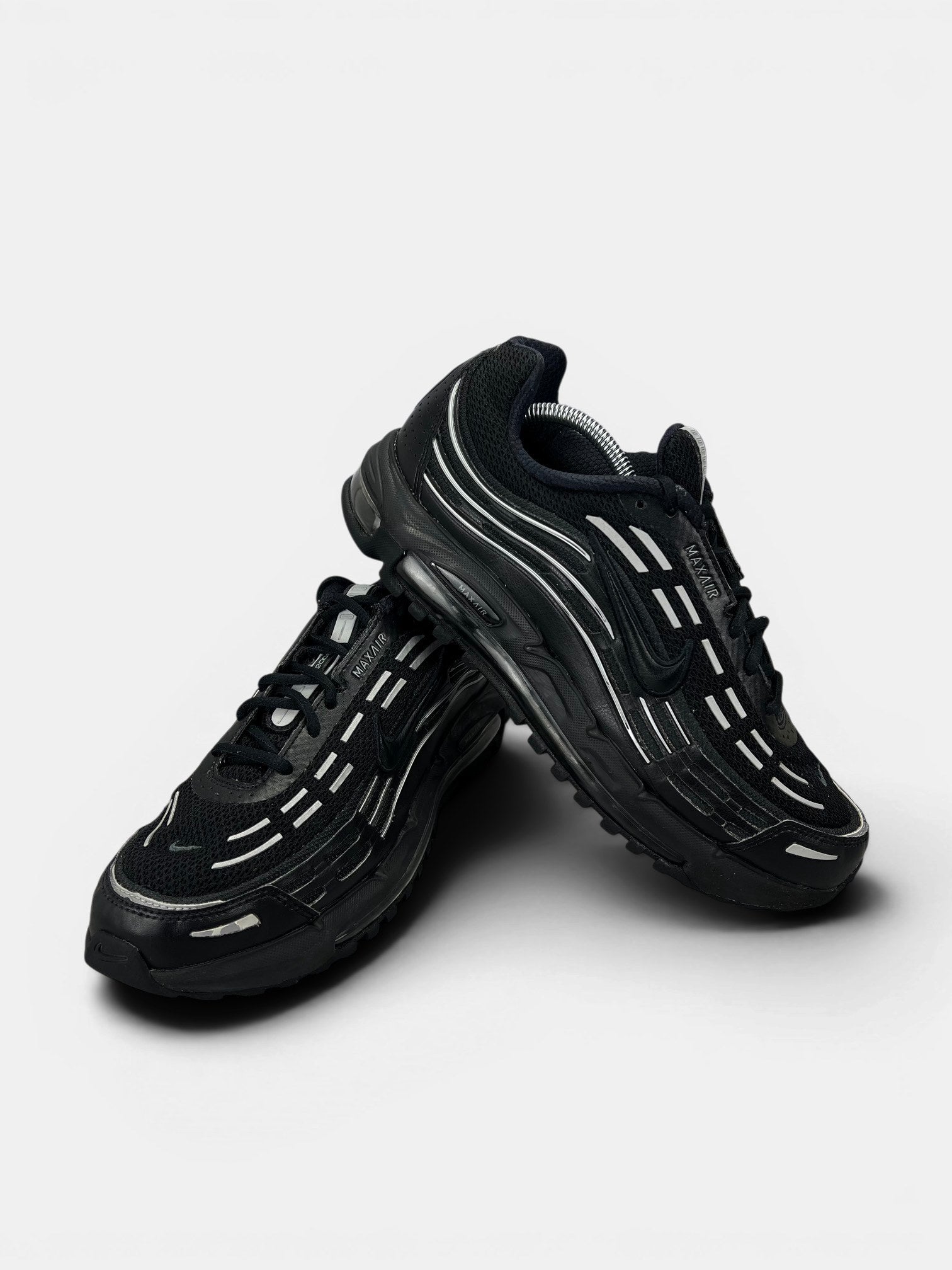 Nike Air Max TL 2.5 Black/Metallic Silver — buty sportowe męskie w bardzo dobrym stanie rozmiar 44.5, boczny profil