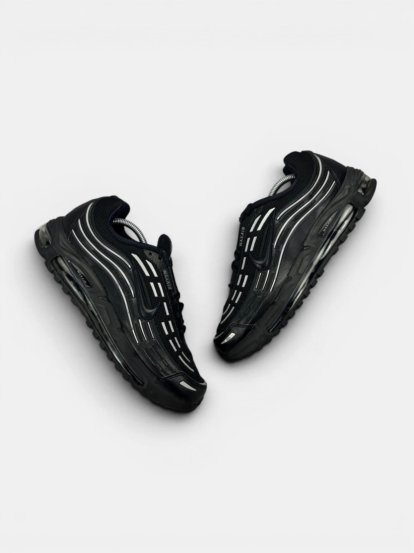 Nike Air Max TL 2.5 Black/Metallic Silver — buty sportowe męskie w bardzo dobrym stanie rozmiar 44.5, widok z góry na zewnętrzną stronę butów