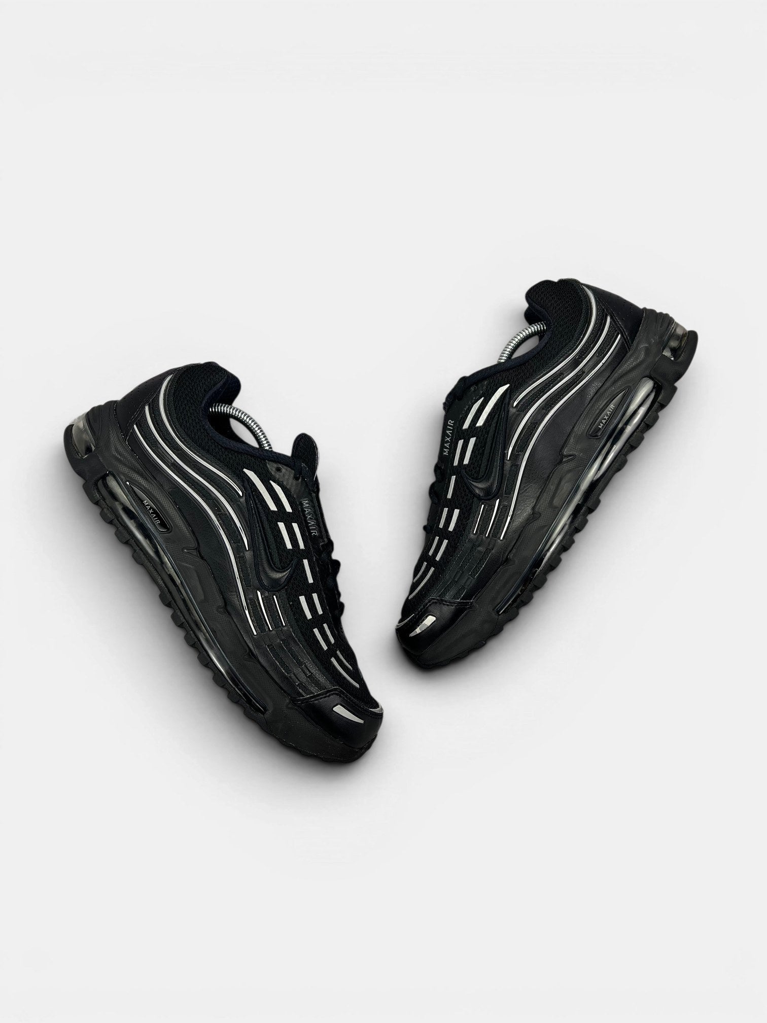 Nike Air Max TL 2.5 Black/Metallic Silver — buty sportowe męskie w bardzo dobrym stanie rozmiar 44.5, widok z góry na zewnętrzną stronę butów