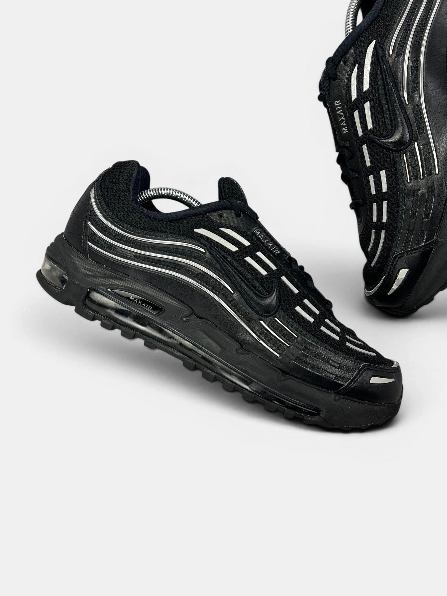 Nike Air Max TL 2.5 Black/Metallic Silver — buty sportowe męskie w bardzo dobrym stanie rozmiar 44.5, zewnętrzny panel prawego buta