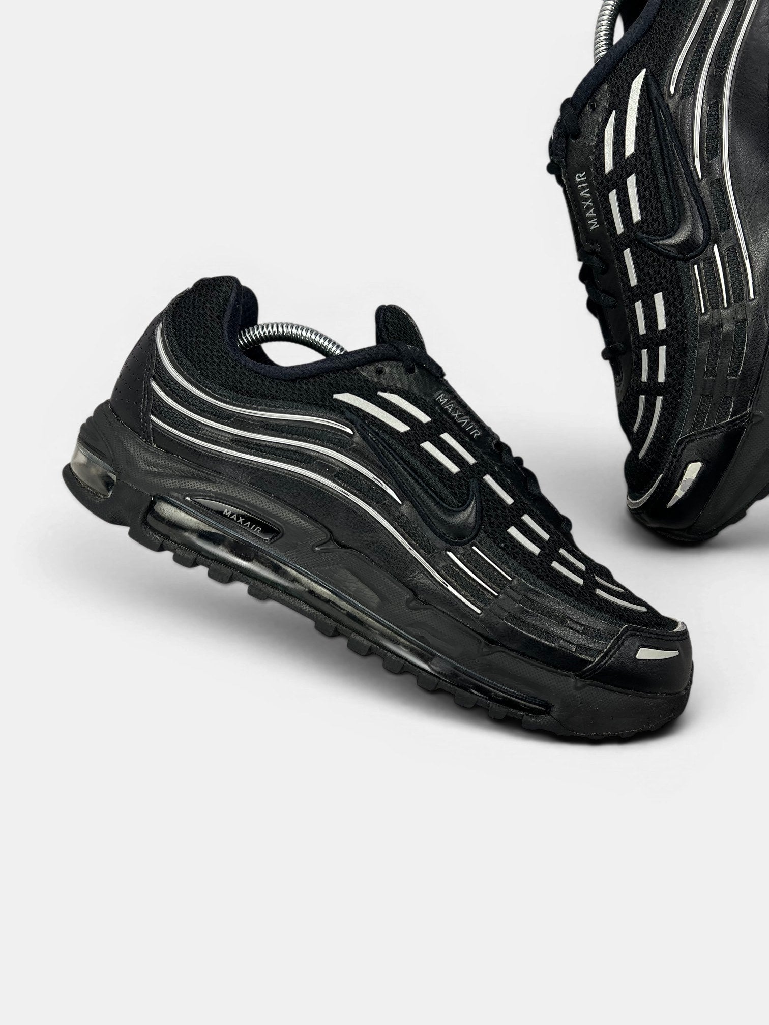 Nike Air Max TL 2.5 Black/Metallic Silver — buty sportowe męskie w bardzo dobrym stanie rozmiar 44.5, zewnętrzny panel prawego buta
