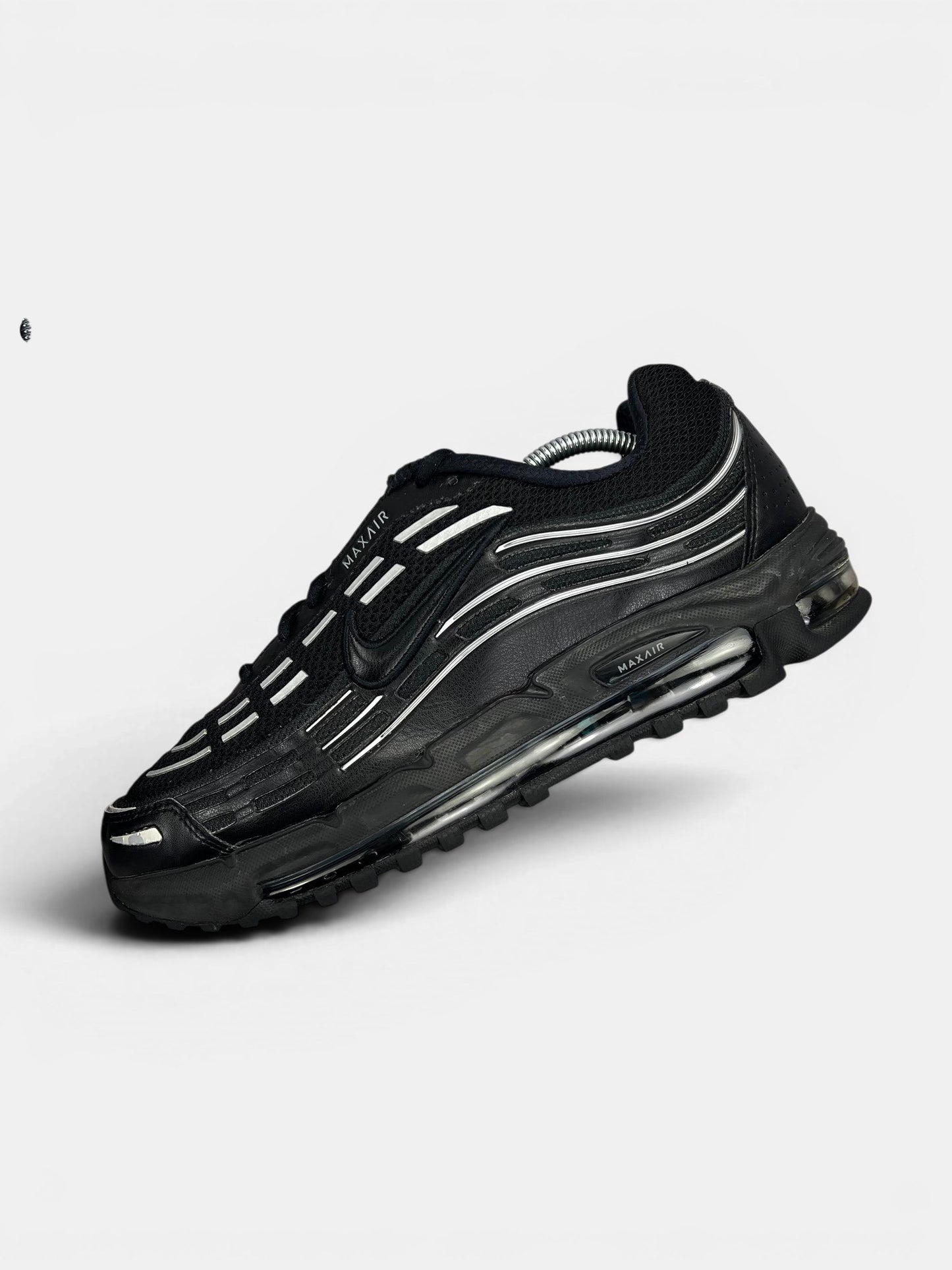 Nike Air Max TL 2.5 Black/Metallic Silver — buty sportowe męskie w bardzo dobrym stanie rozmiar 44.5, zewnętrzny panel lewego buta