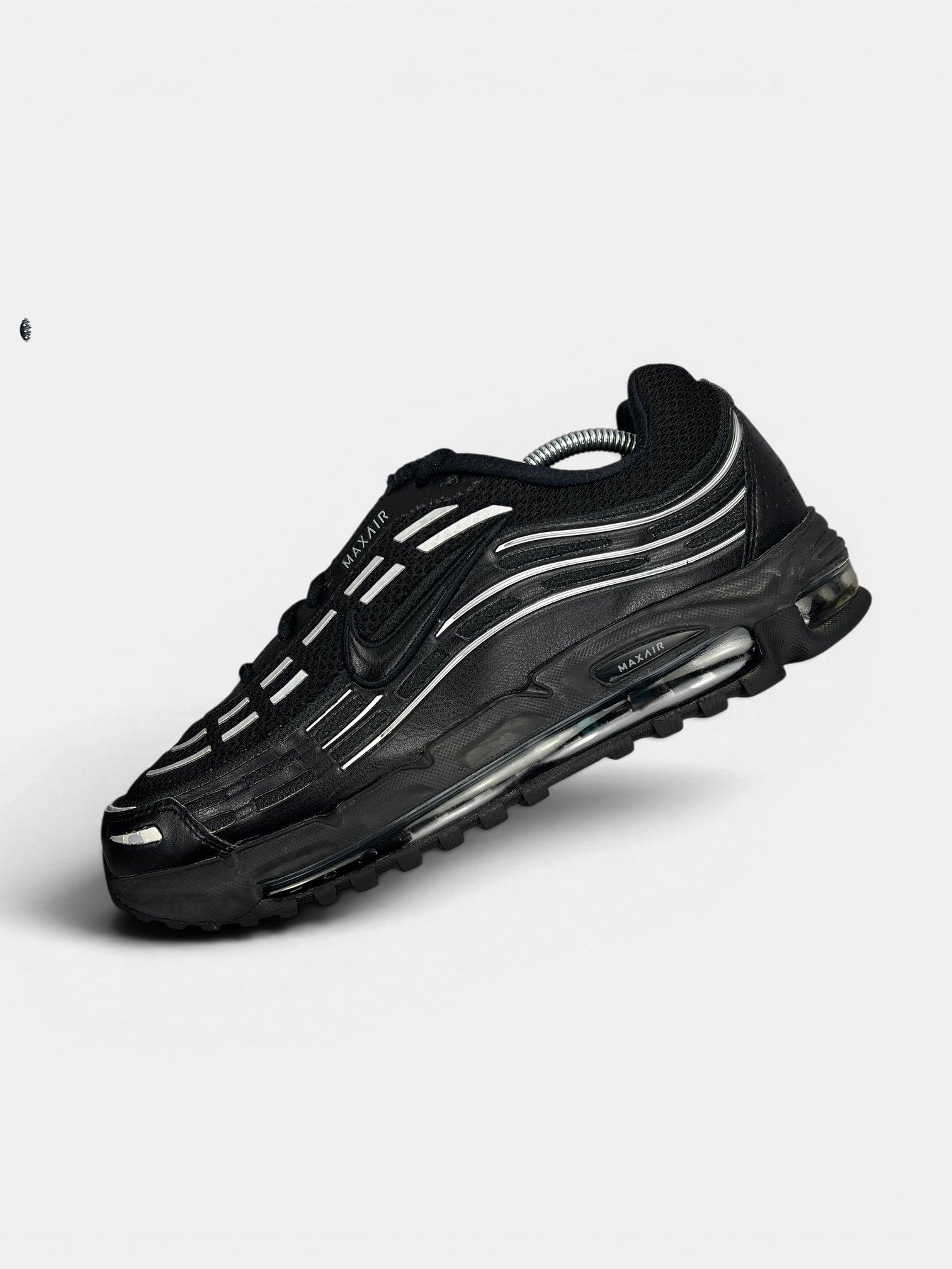 Nike Air Max TL 2.5 Black/Metallic Silver — buty sportowe męskie w bardzo dobrym stanie rozmiar 44.5, zewnętrzny panel lewego buta