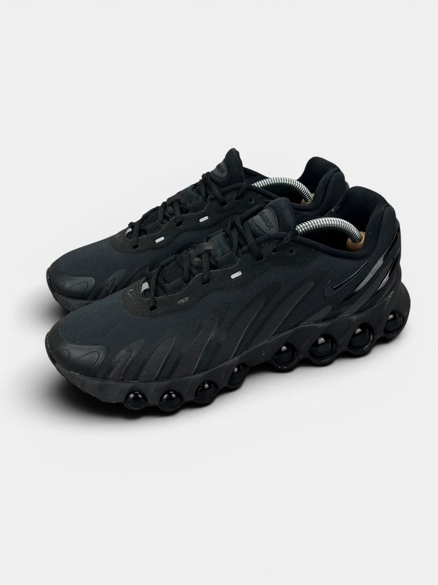Nike Air Max Dn8 — buty sportowe męskie w bardzo dobrym stanie rozmiar 44, widok z boku