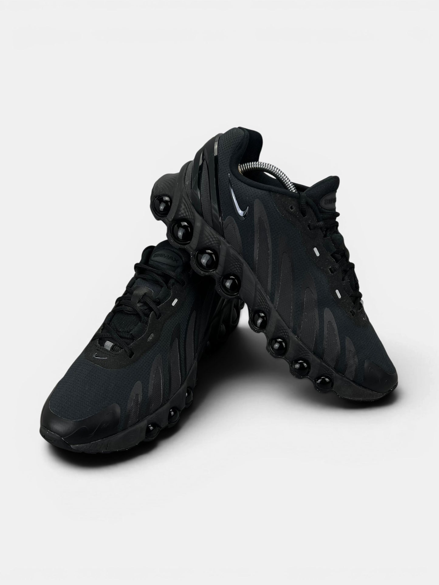Nike Air Max Dn8 — buty sportowe męskie w bardzo dobrym stanie rozmiar 44, boczny profil