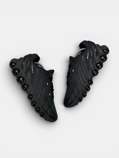 Nike Air Max Dn8 — buty sportowe męskie w bardzo dobrym stanie rozmiar 44, widok z góry na zewnętrzną stronę butów