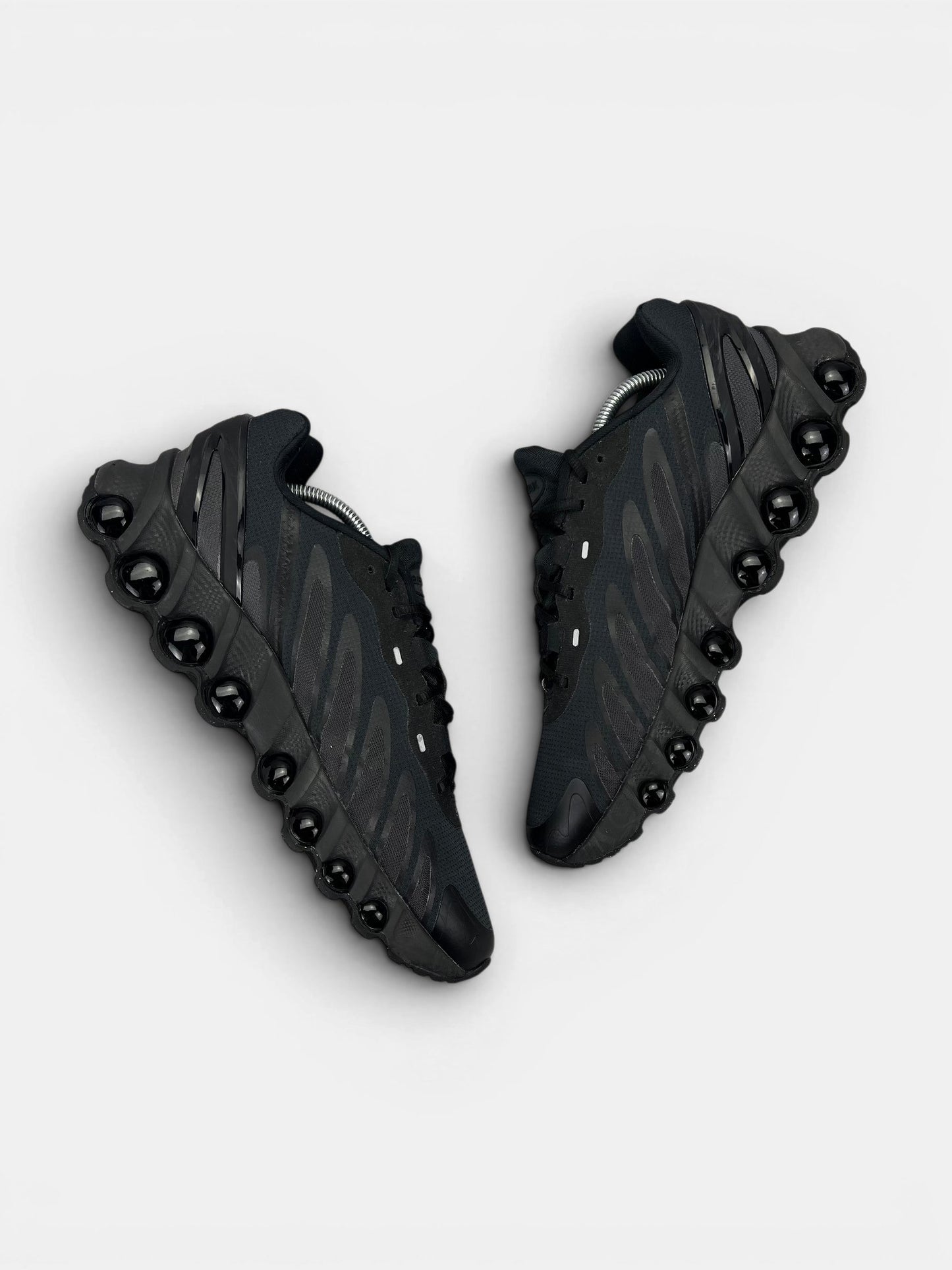 Nike Air Max Dn8 — buty sportowe męskie w bardzo dobrym stanie rozmiar 44, widok z góry na wewnętrzną stronę butów