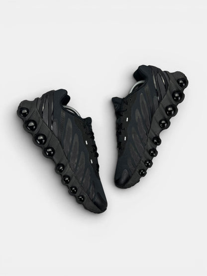 Nike Air Max Dn8 — buty sportowe męskie w bardzo dobrym stanie rozmiar 44, widok z góry na wewnętrzną stronę butów