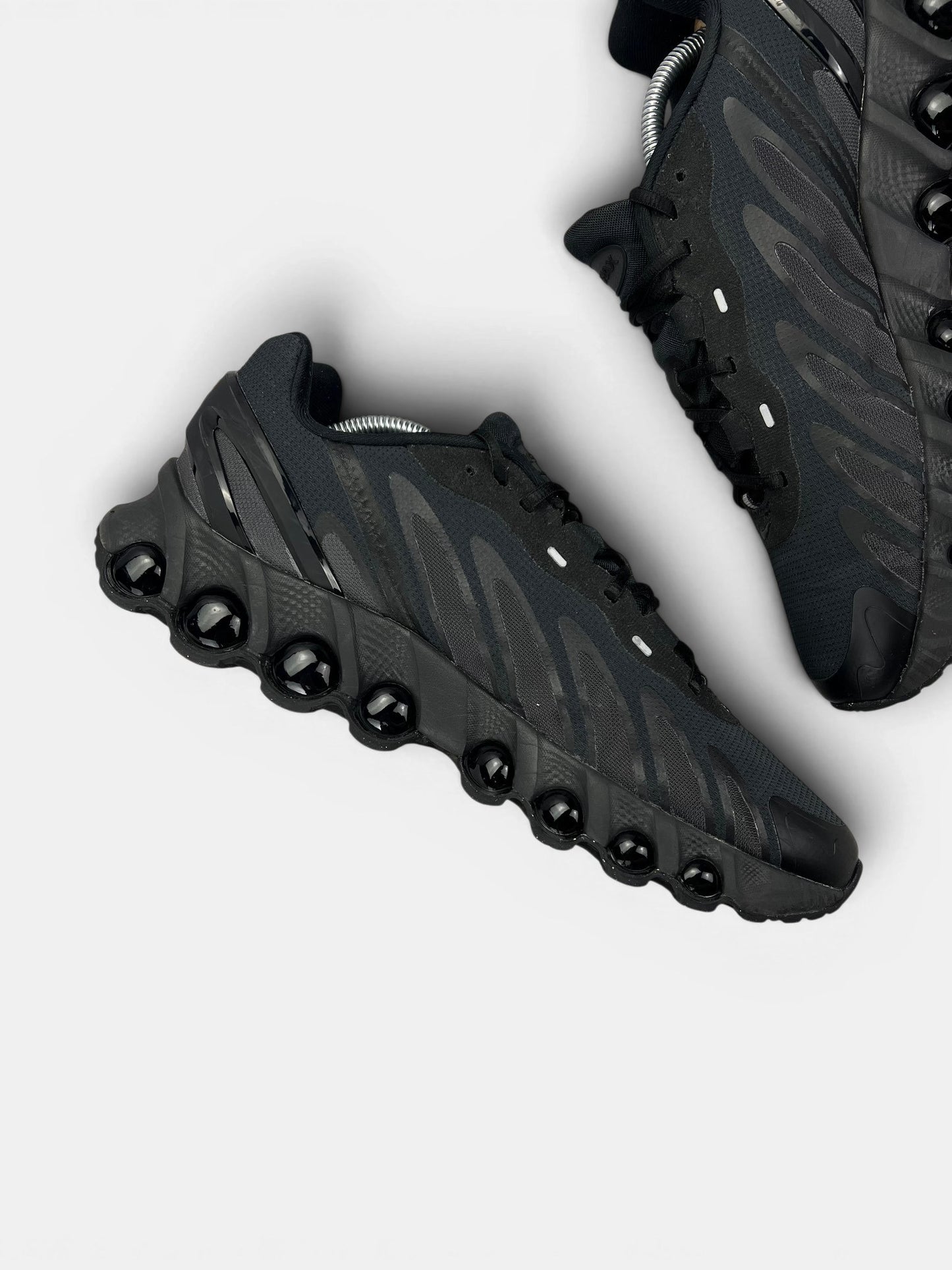 Nike Air Max Dn8 — buty sportowe męskie w bardzo dobrym stanie rozmiar 44, wewnętrzny panel lewego buta