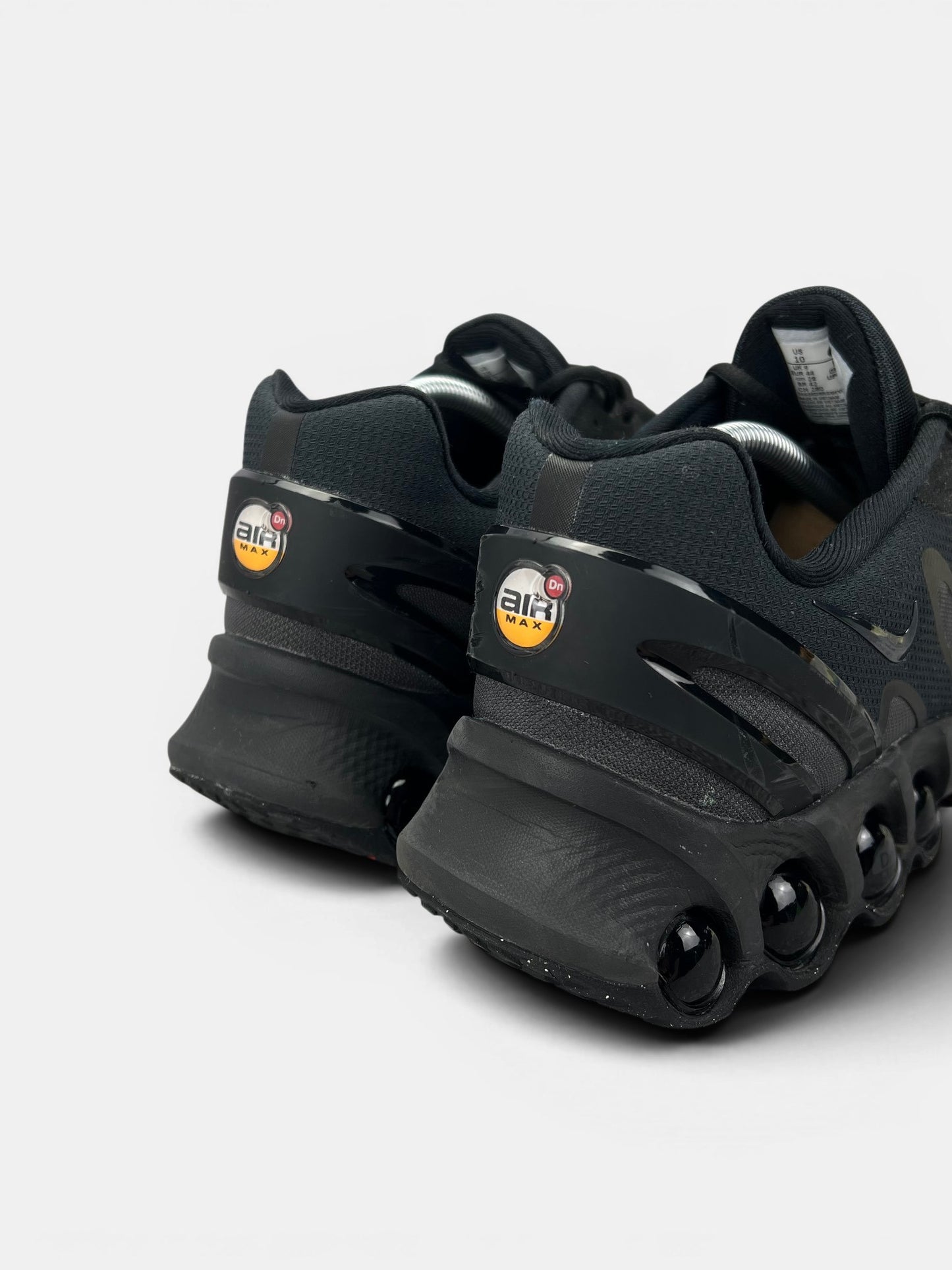 Nike Air Max Dn8 — buty sportowe męskie w bardzo dobrym stanie rozmiar 44, widok z tyłu