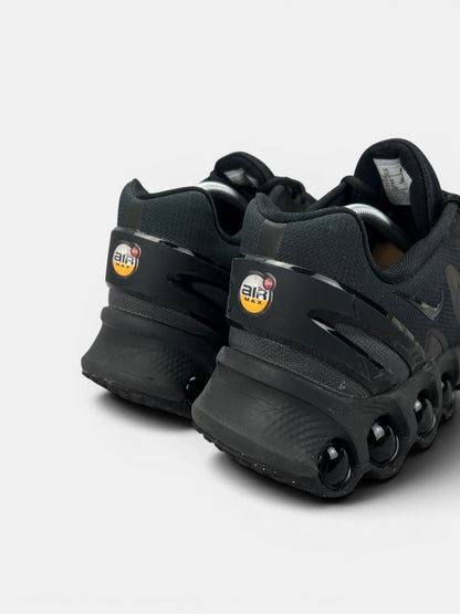Nike Air Max Dn8 — buty sportowe męskie w bardzo dobrym stanie rozmiar 44, widok z tyłu