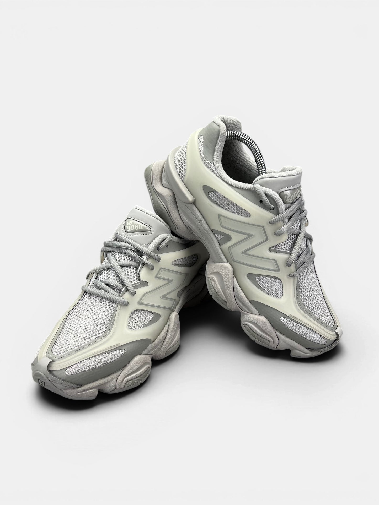 New Balance 9060 — buty sportowe damskie w bardzo dobrym stanie rozmiar 40, boczny profil