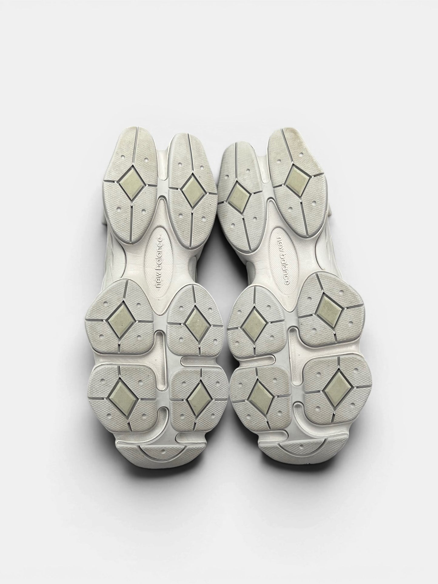 New Balance 9060 — buty sportowe damskie w bardzo dobrym stanie rozmiar 40, podeszwa
