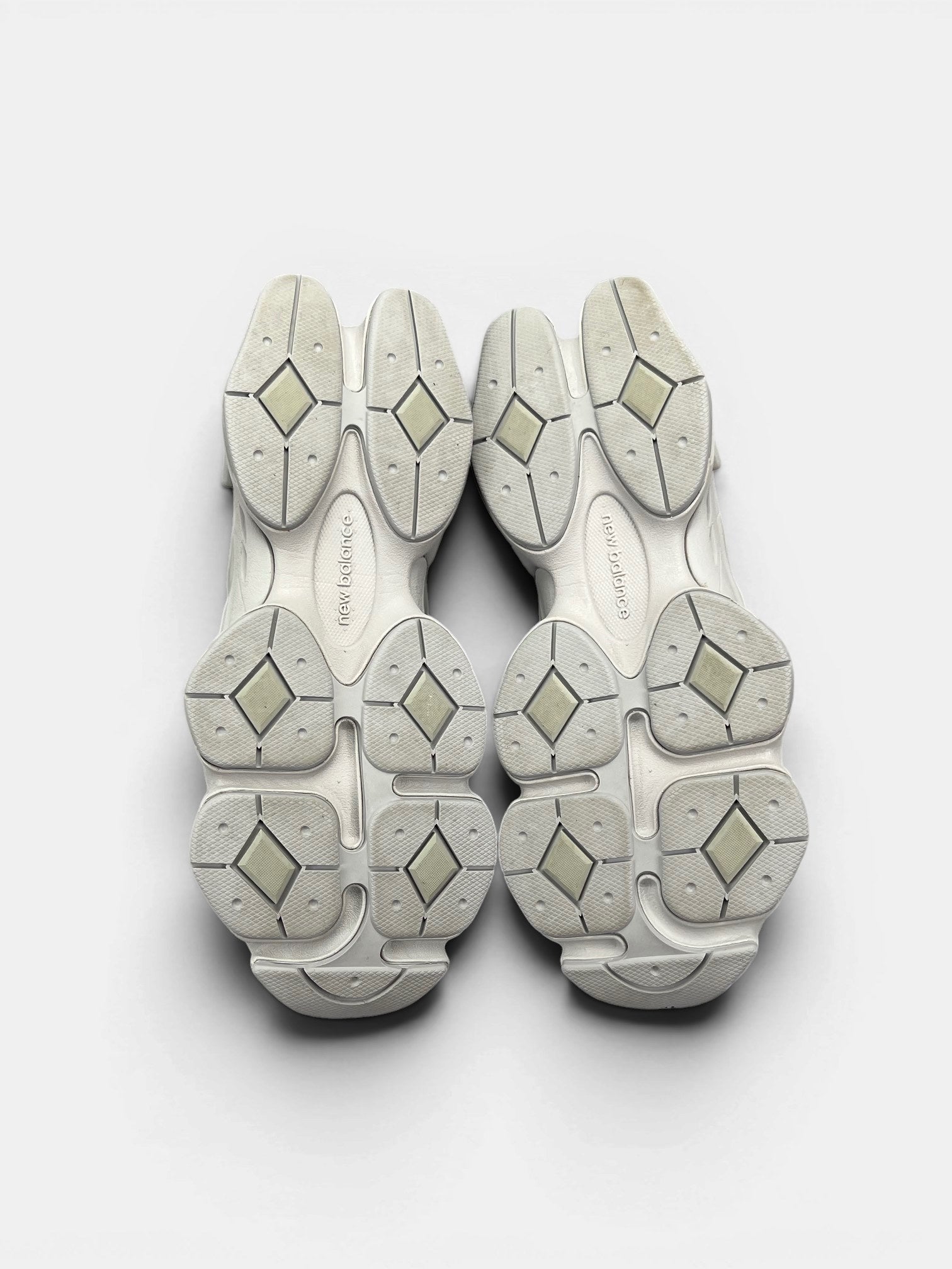 New Balance 9060 — buty sportowe damskie w bardzo dobrym stanie rozmiar 40, podeszwa