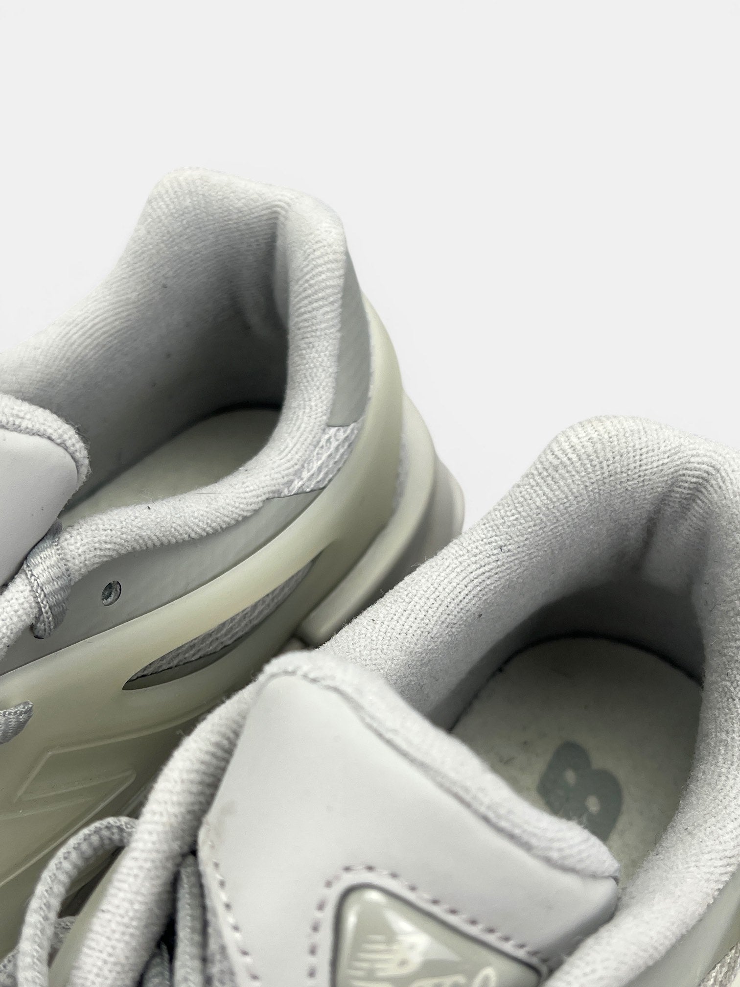 New Balance 9060 — buty sportowe damskie w bardzo dobrym stanie rozmiar 40, zapiętki butów