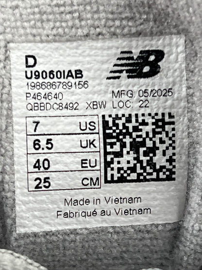 New Balance 9060 — buty sportowe damskie w bardzo dobrym stanie rozmiar 40, opcjonalne zdjęcie 1
