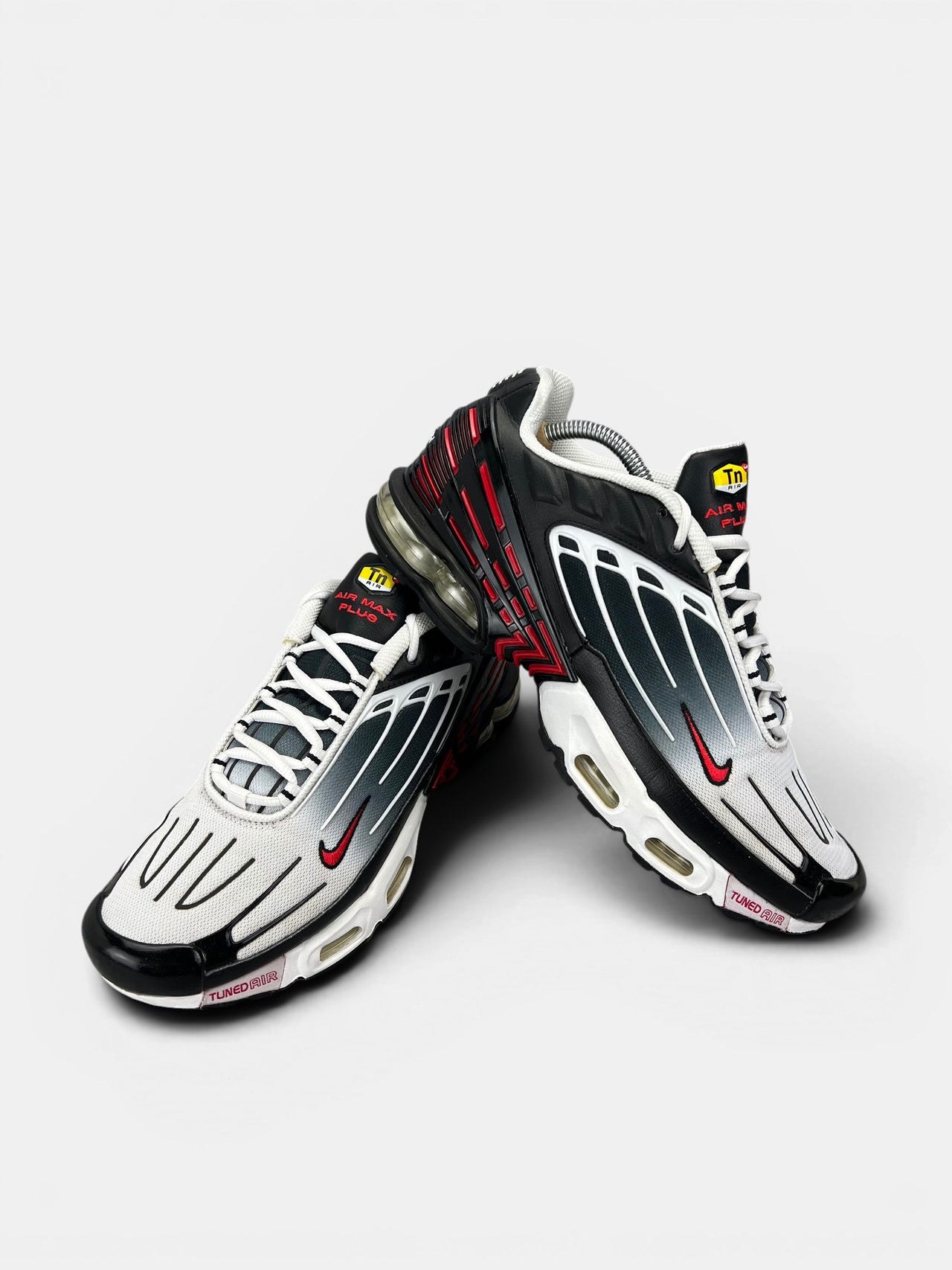 Nike Air Max Plus 3 III (TN) Black University Red — buty sportowe damskie w bardzo dobrym stanie rozmiar 44, boczny profil