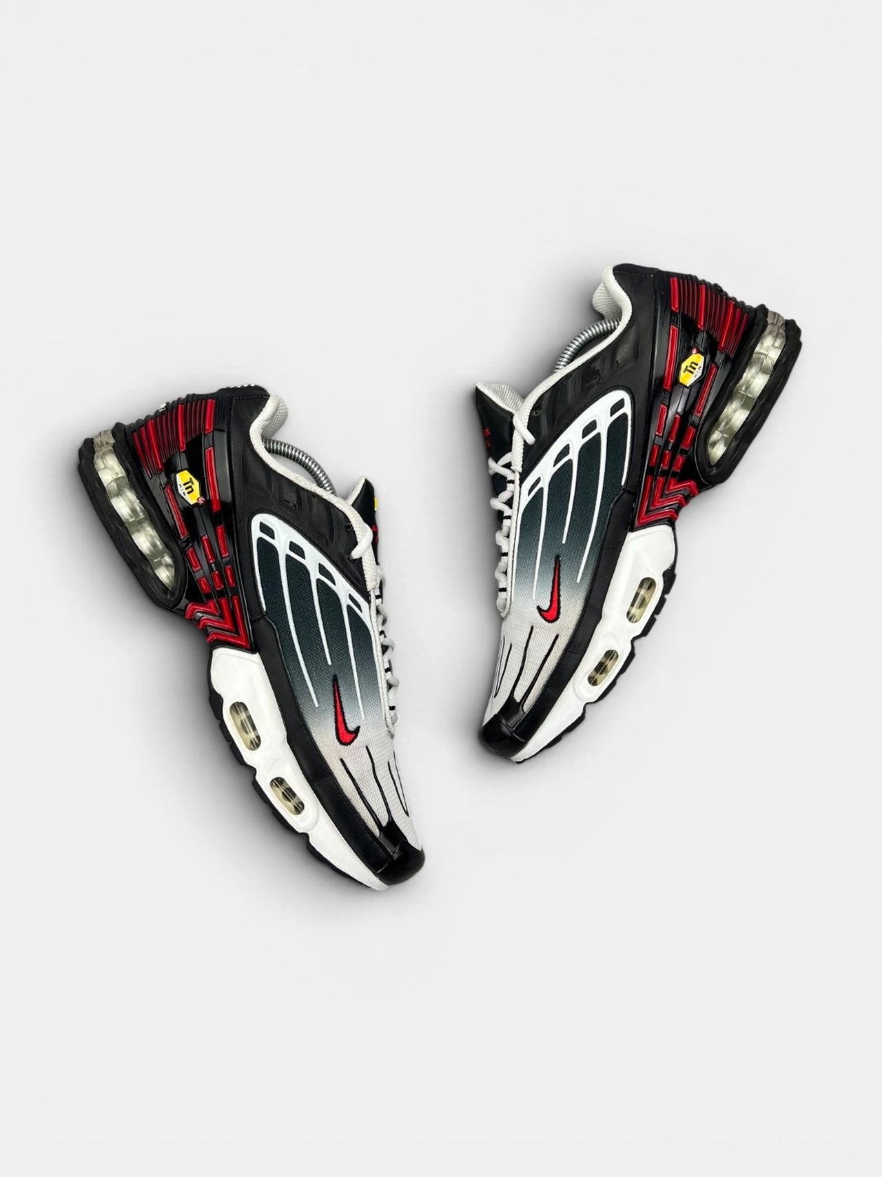 Nike Air Max Plus 3 III (TN) Black University Red — buty sportowe damskie w bardzo dobrym stanie rozmiar 44, widok z góry na wewnętrzną stronę butów