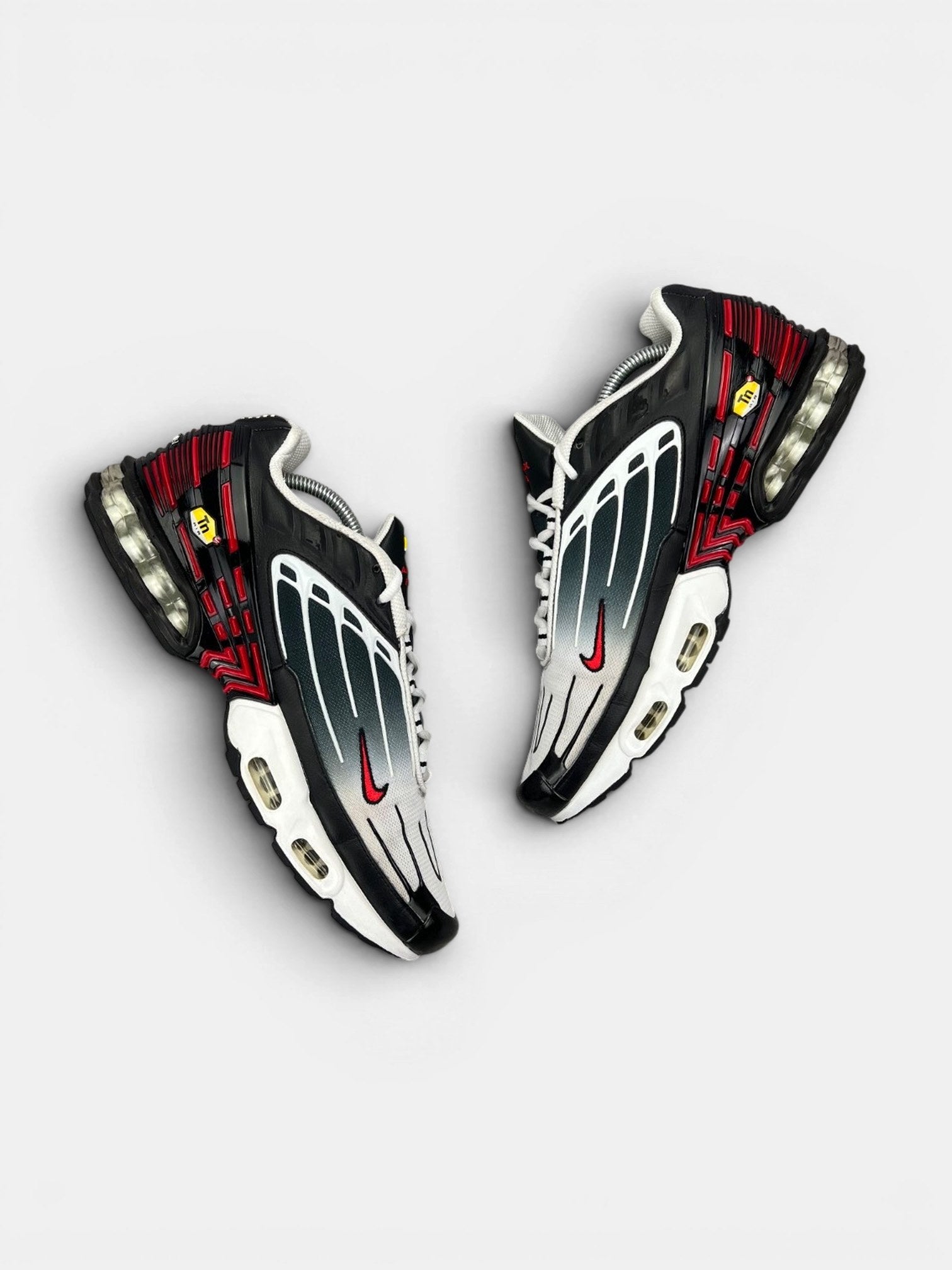 Nike Air Max Plus 3 III (TN) Black University Red — buty sportowe damskie w bardzo dobrym stanie rozmiar 44, widok z góry na wewnętrzną stronę butów