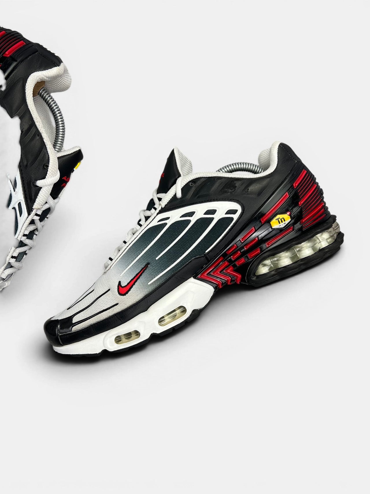 Nike Air Max Plus 3 III (TN) Black University Red — buty sportowe damskie w bardzo dobrym stanie rozmiar 44, wewnętrzny panel prawego buta
