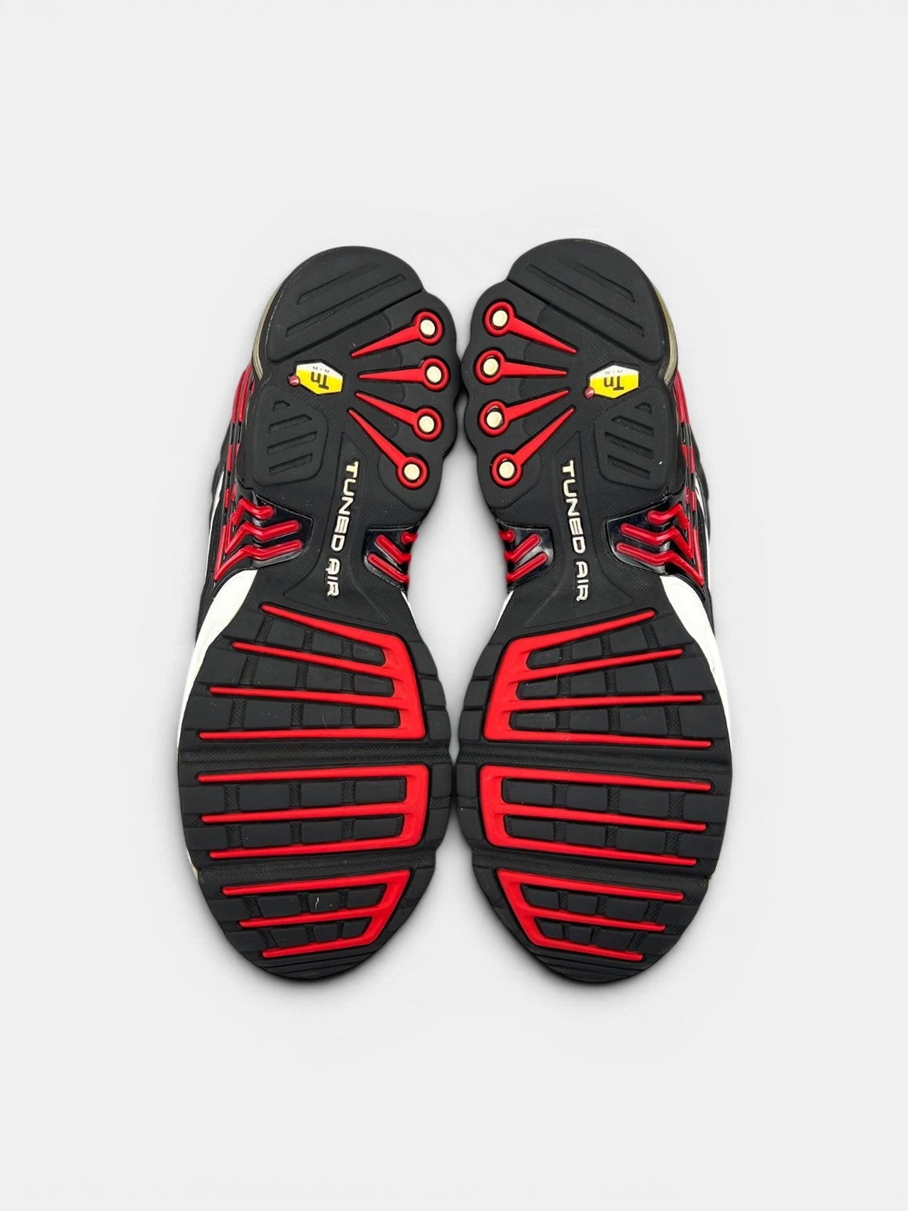 Nike Air Max Plus 3 III (TN) Black University Red — buty sportowe damskie w bardzo dobrym stanie rozmiar 44, podeszwa