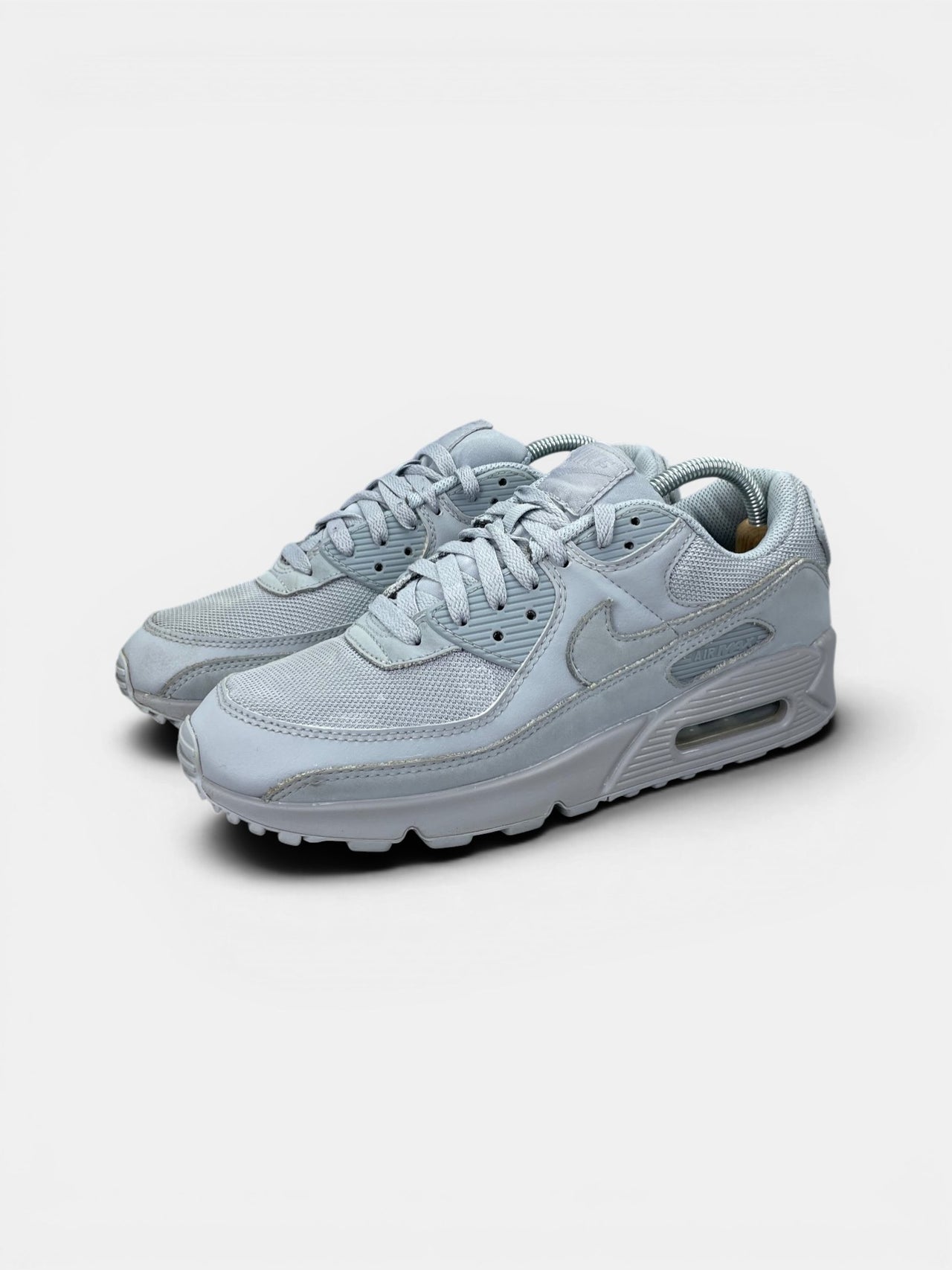 Nike Air Max 90 Wolf Grey — buty sportowe męskie w bardzo dobrym stanie rozmiar 43, widok z boku