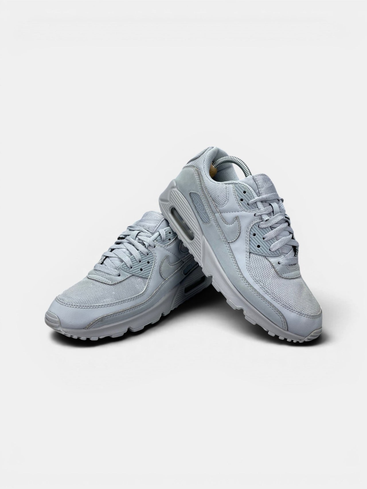 Nike Air Max 90 Wolf Grey — buty sportowe męskie w bardzo dobrym stanie rozmiar 43, boczny profil