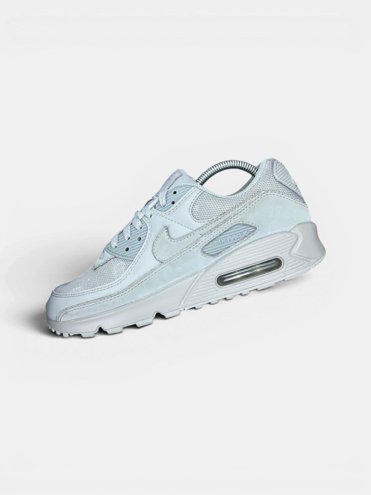 Nike Air Max 90 Wolf Grey — buty sportowe męskie w bardzo dobrym stanie rozmiar 43, widok z góry na wewnętrzną stronę butów