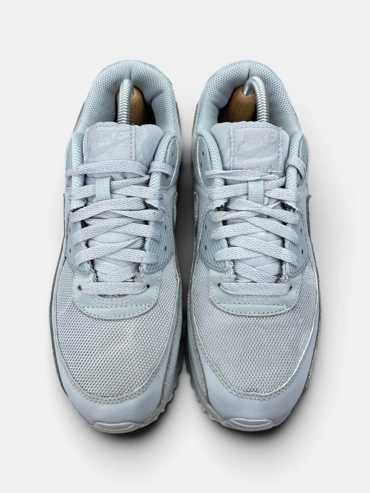 Nike Air Max 90 Wolf Grey — buty sportowe męskie w bardzo dobrym stanie rozmiar 43, widok z góry