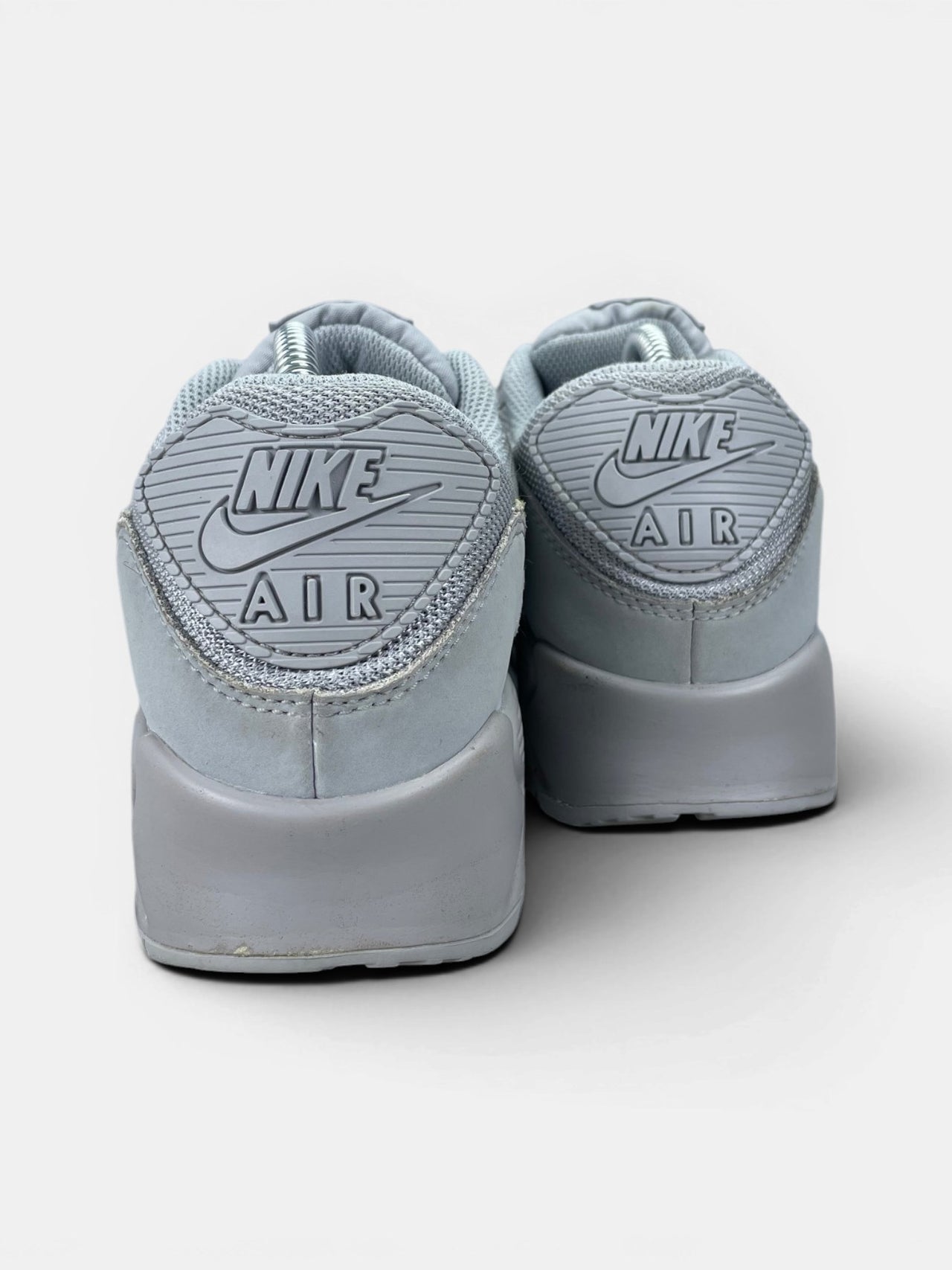 Nike Air Max 90 Wolf Grey — buty sportowe męskie w bardzo dobrym stanie rozmiar 43, widok z tyłu