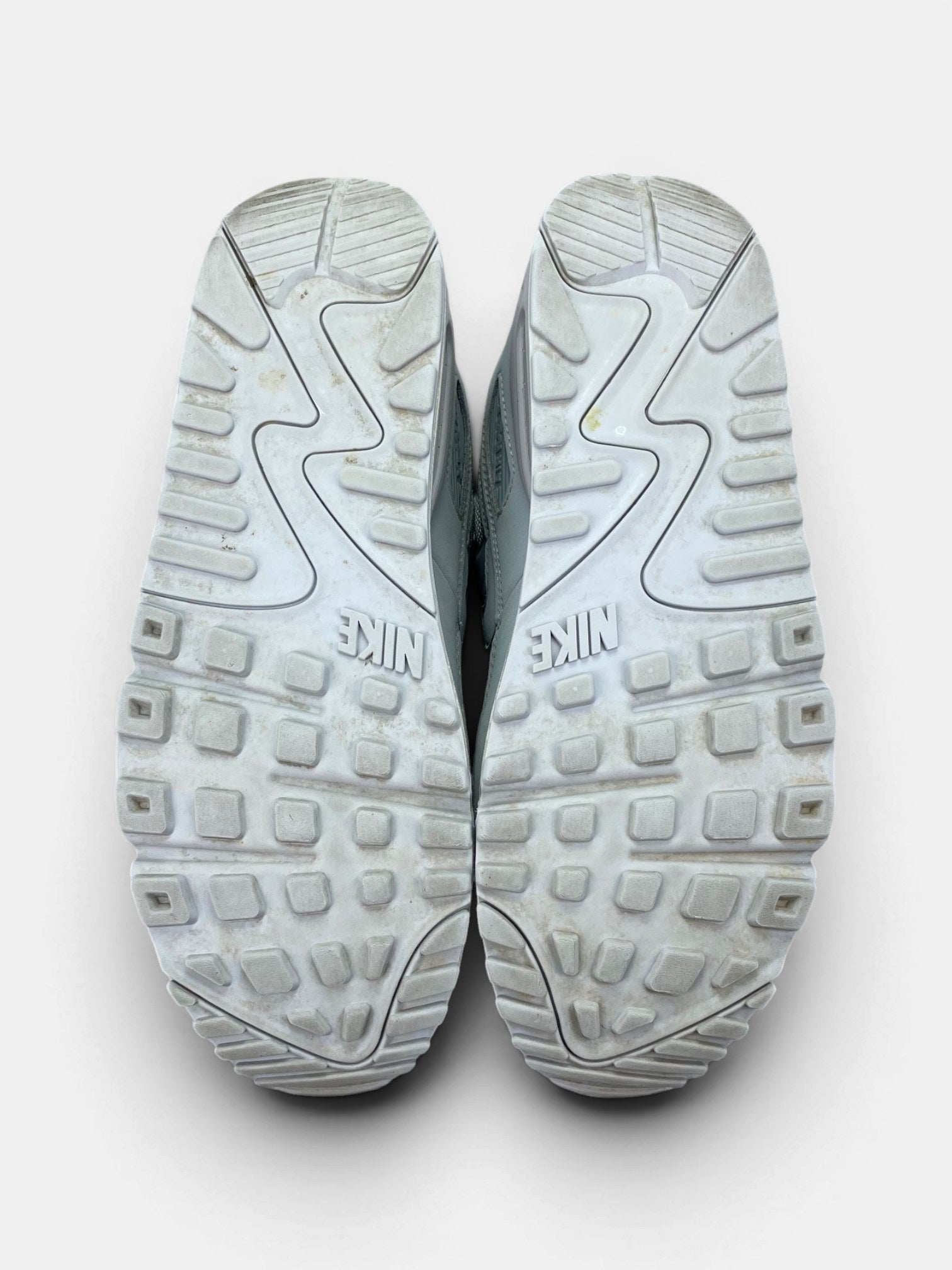 Nike Air Max 90 Wolf Grey — buty sportowe męskie w bardzo dobrym stanie rozmiar 43, podeszwa