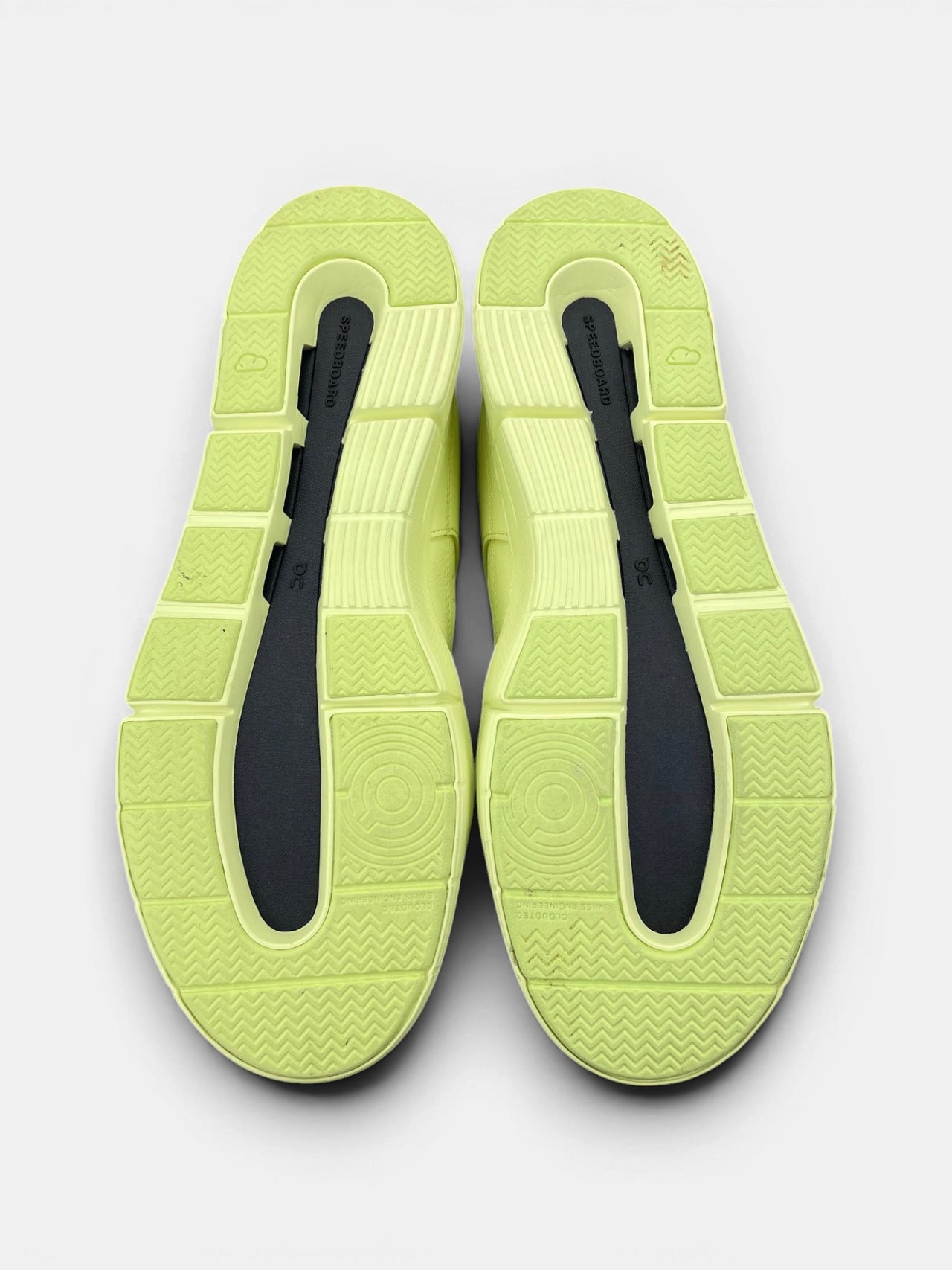 On The Roger Clubhouse White Sand — buty sportowe męskie w bardzo dobrym stanie rozmiar 43, podeszwa