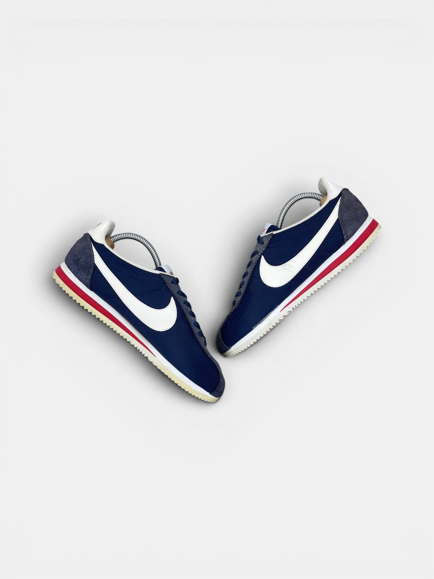 Nike Classic Cortez Midnight Navy — buty sportowe męskie w bardzo dobrym stanie rozmiar 42.5, zewnętrzny panel prawego buta