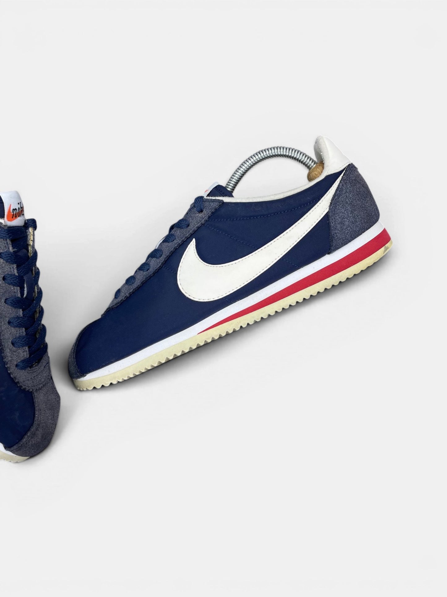 Nike Classic Cortez Midnight Navy — buty sportowe męskie w bardzo dobrym stanie rozmiar 42.5, widok z góry na wewnętrzną stronę butów