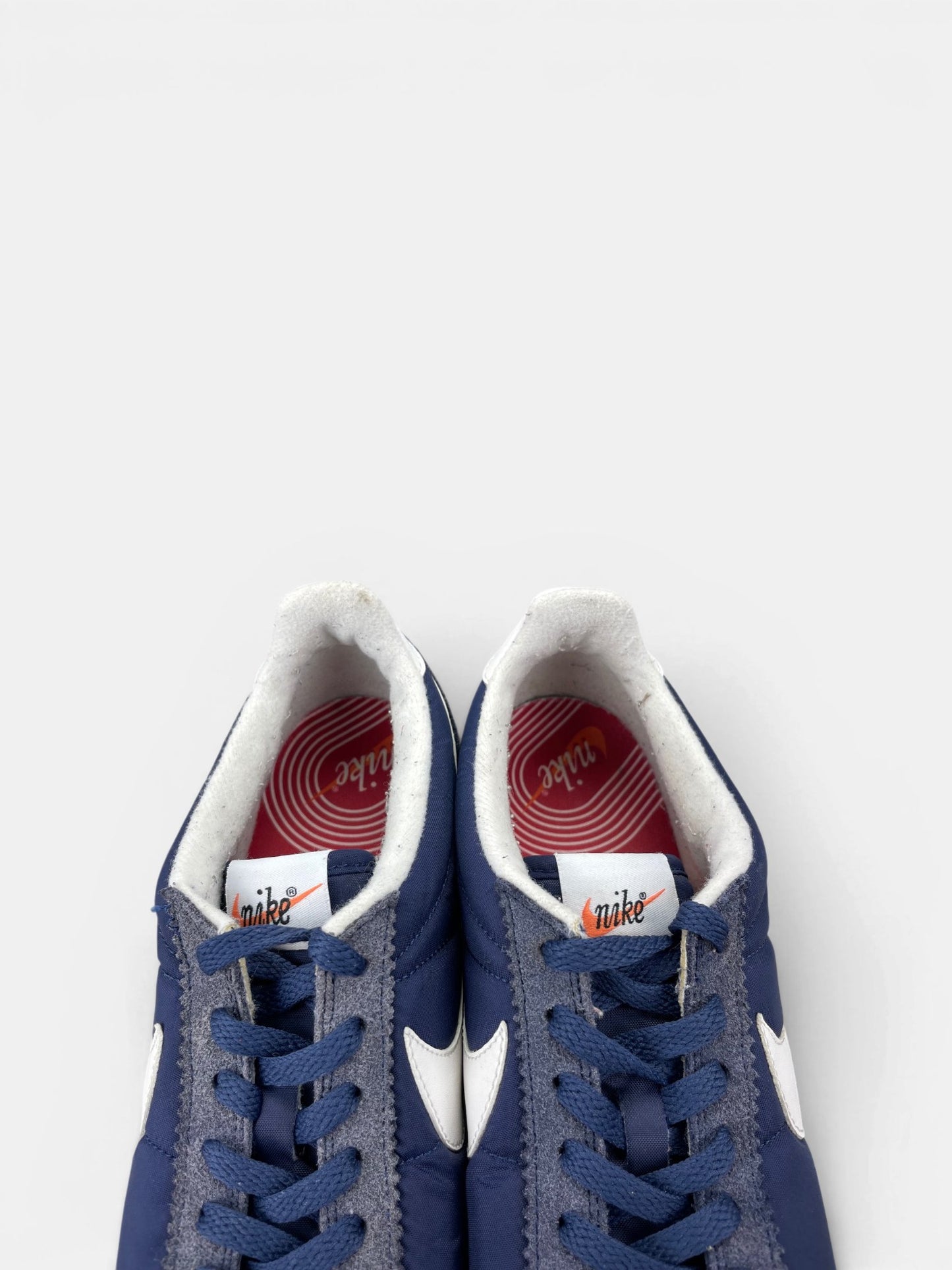 Nike Classic Cortez Midnight Navy — buty sportowe męskie w bardzo dobrym stanie rozmiar 42.5, zapiętki butów