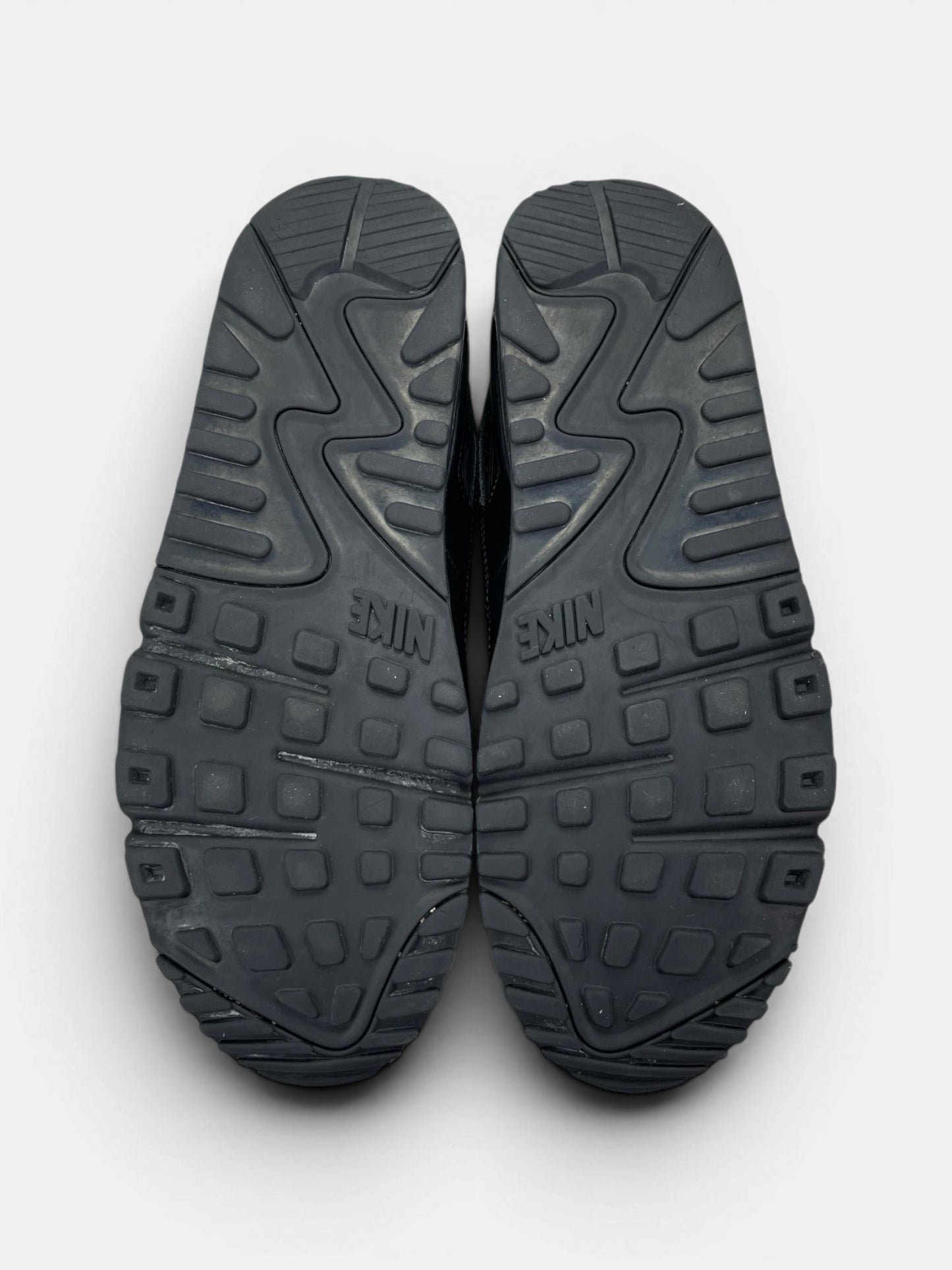 Nike Air Max 90 Triple Black — buty sportowe męskie w bardzo dobrym stanie rozmiar 43, podeszwa