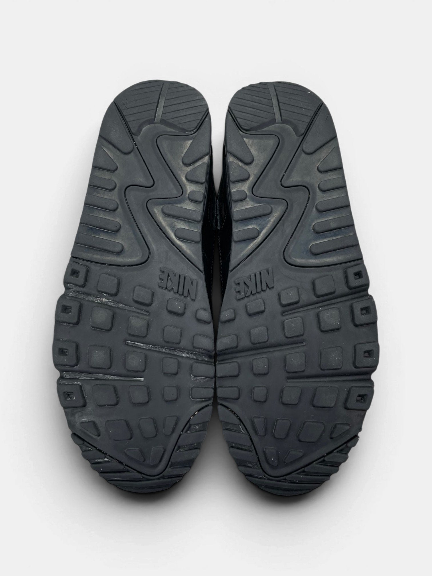 Nike Air Max 90 Triple Black — buty sportowe męskie w bardzo dobrym stanie rozmiar 43, podeszwa
