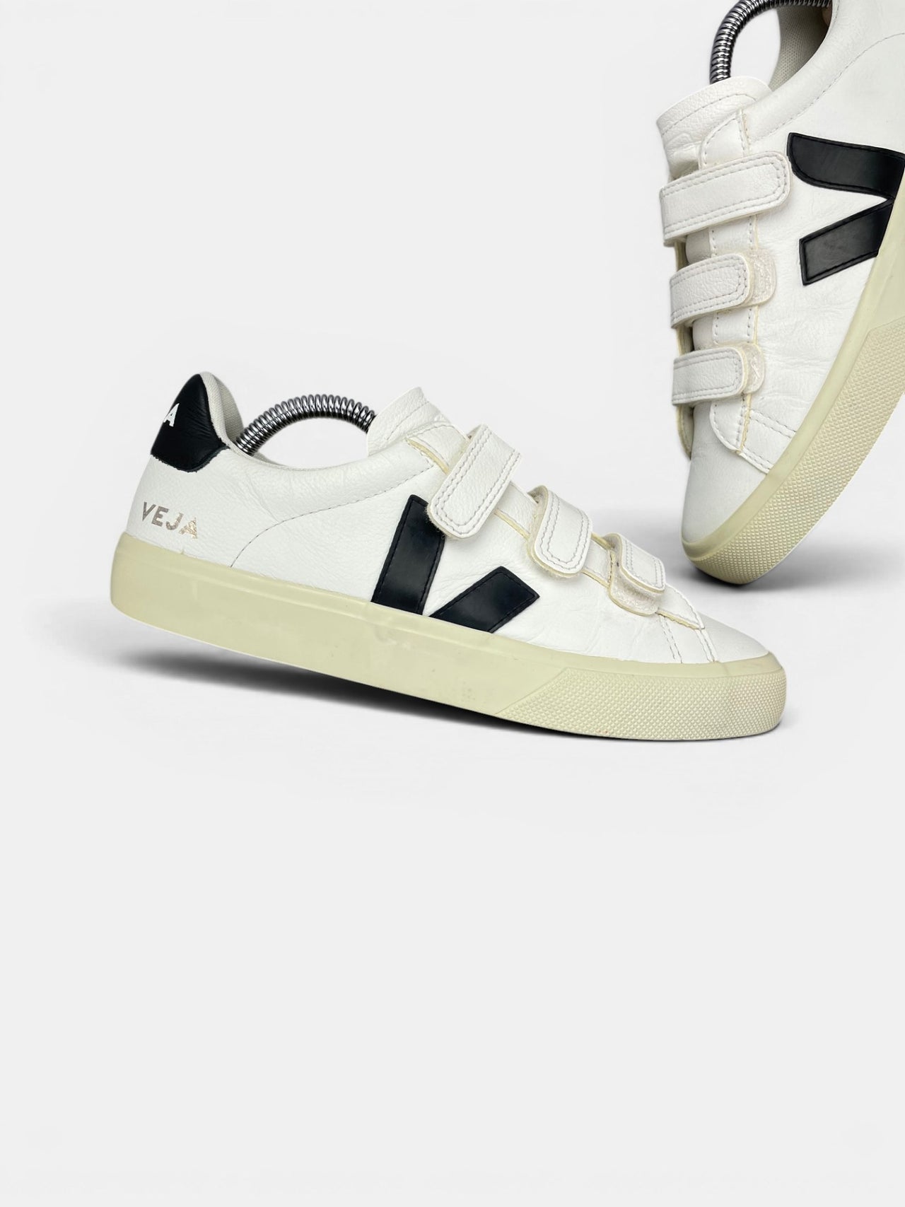 Veja Recife Logo ChromeFree — buty sportowe damskie w bardzo dobrym stanie rozmiar 39, zewnętrzny panel lewego buta