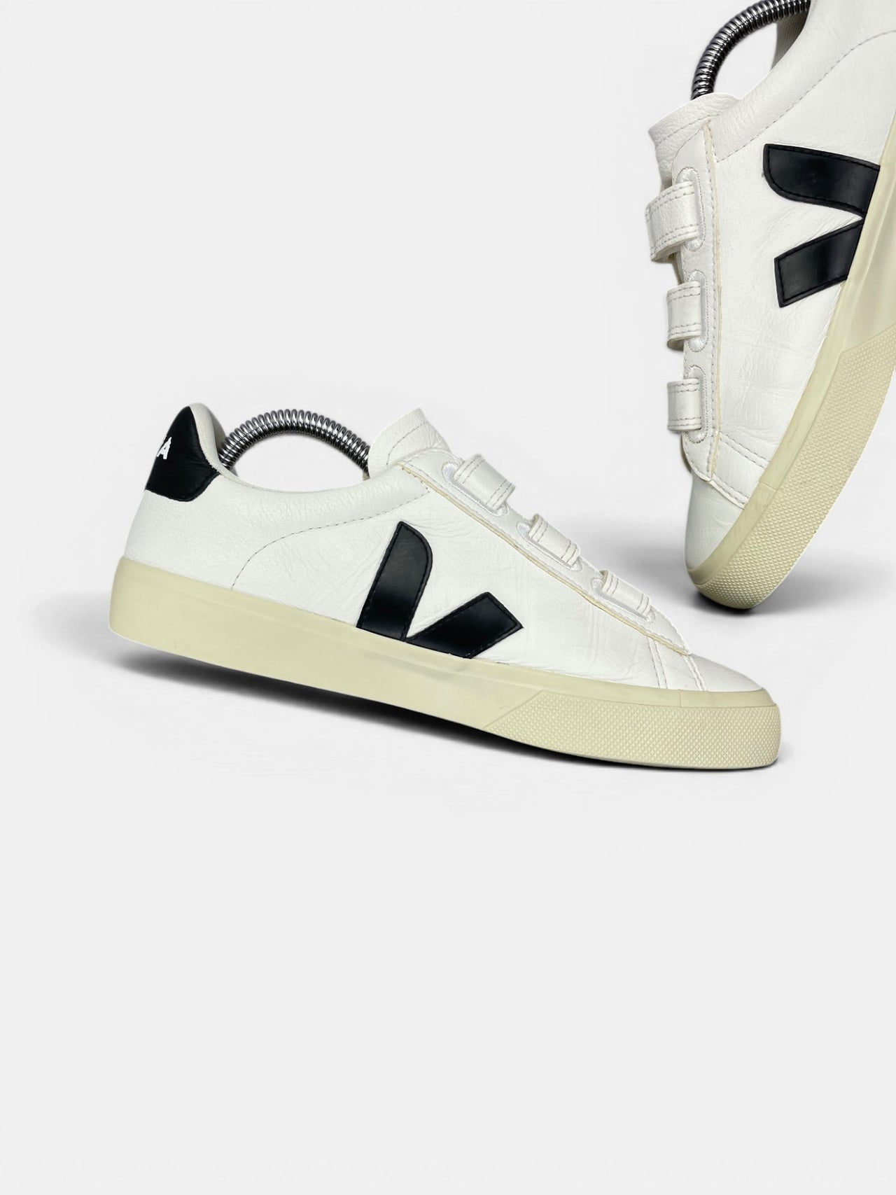Veja Recife Logo ChromeFree — buty sportowe damskie w bardzo dobrym stanie rozmiar 39, wewnętrzny panel lewego buta