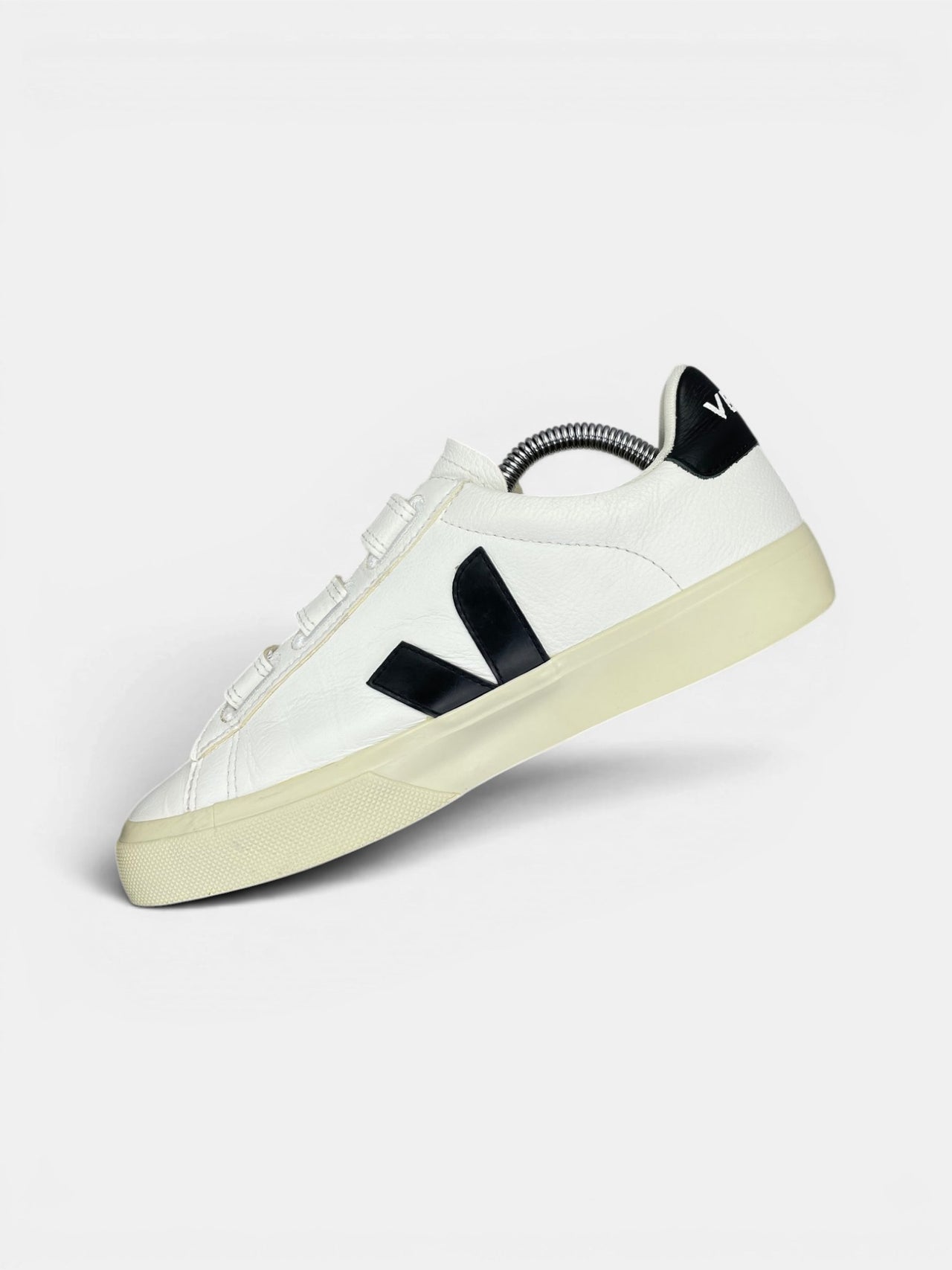 Veja Recife Logo ChromeFree — buty sportowe damskie w bardzo dobrym stanie rozmiar 39, wewnętrzny panel prawego buta