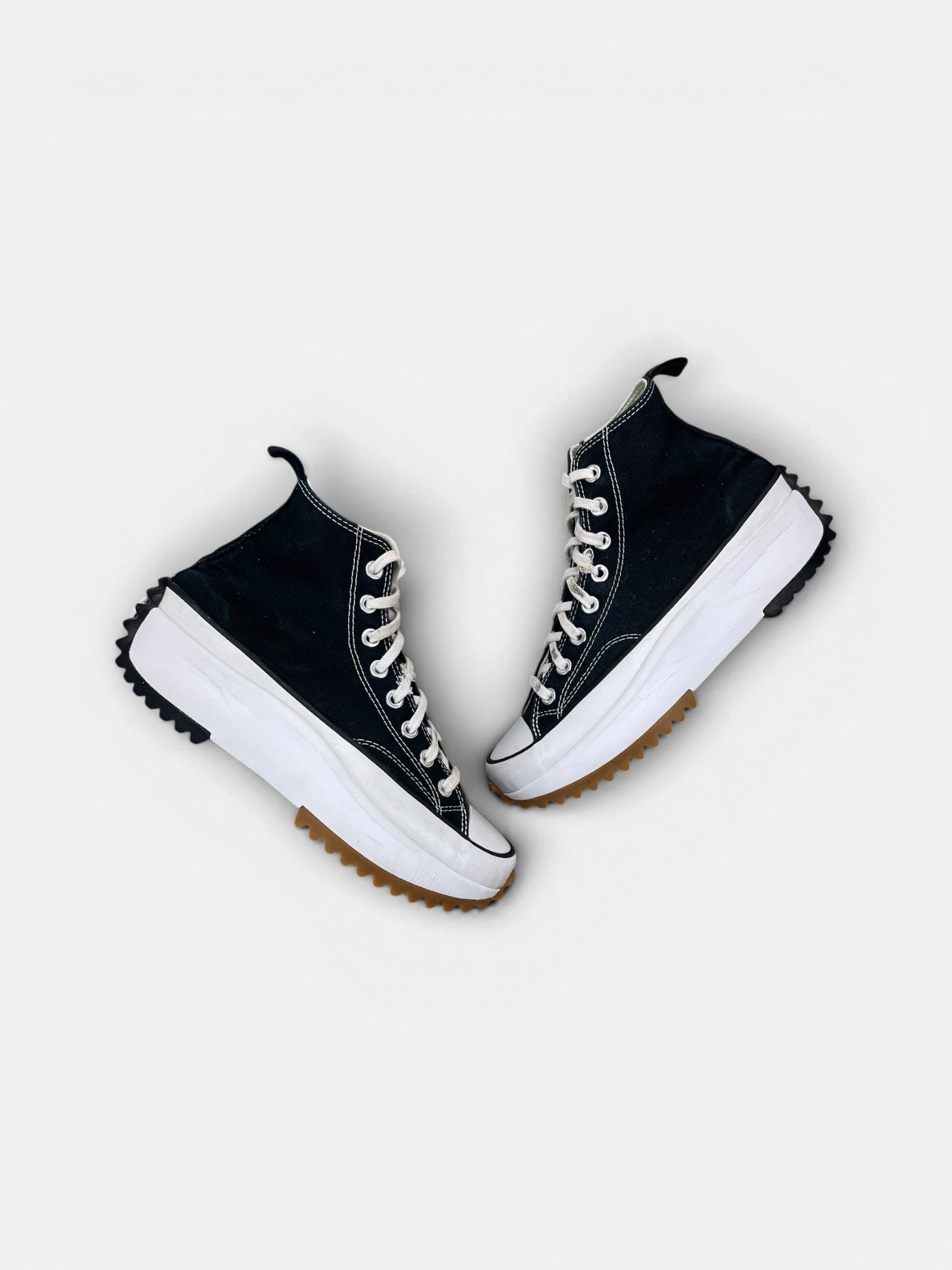 Converse Run Star Hike Platform Black — buty sportowe damskie w bardzo dobrym stanie rozmiar 40.5, widok z góry na zewnętrzną stronę butów