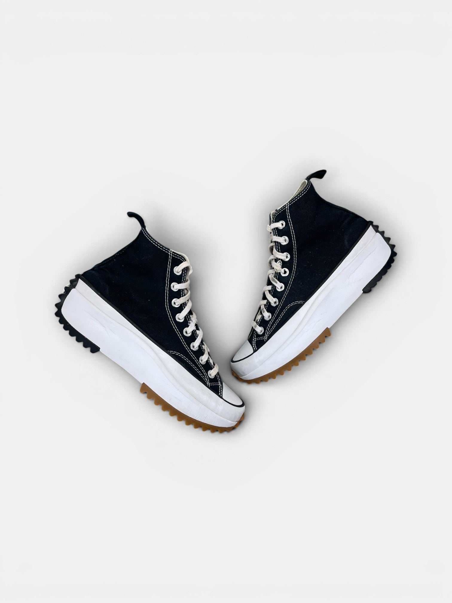 Converse Run Star Hike Platform Black — buty sportowe damskie w bardzo dobrym stanie rozmiar 40.5, widok z góry na zewnętrzną stronę butów
