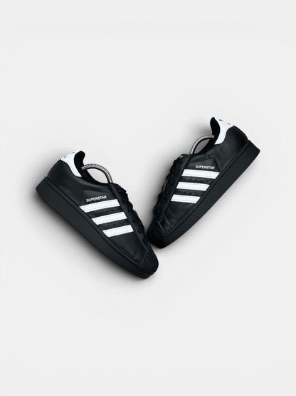 Adidas Superstar II — buty sportowe damskie w bardzo dobrym stanie rozmiar 37 1/3, widok z góry na zewnętrzną stronę butów