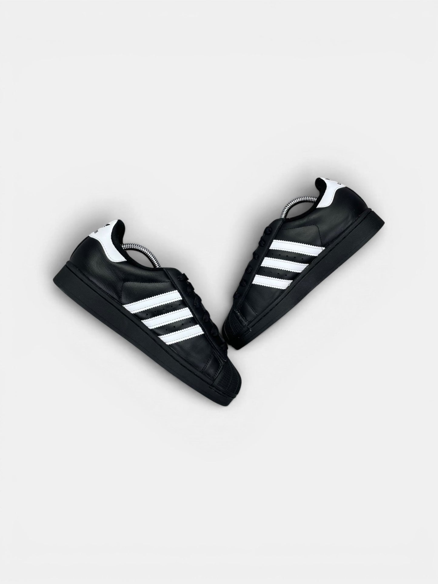 Adidas Superstar II — buty sportowe damskie w bardzo dobrym stanie rozmiar 37 1/3, widok z góry na wewnętrzną stronę butów