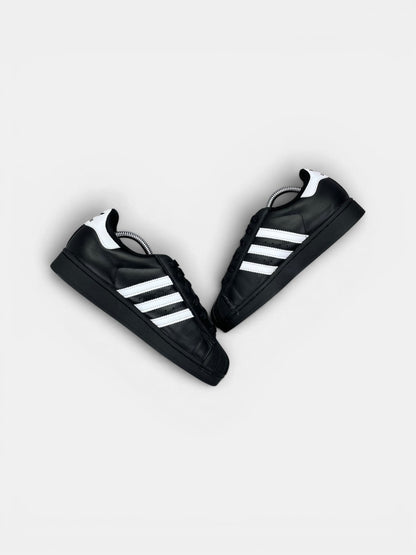 Adidas Superstar II — buty sportowe damskie w bardzo dobrym stanie rozmiar 37 1/3, widok z góry na wewnętrzną stronę butów