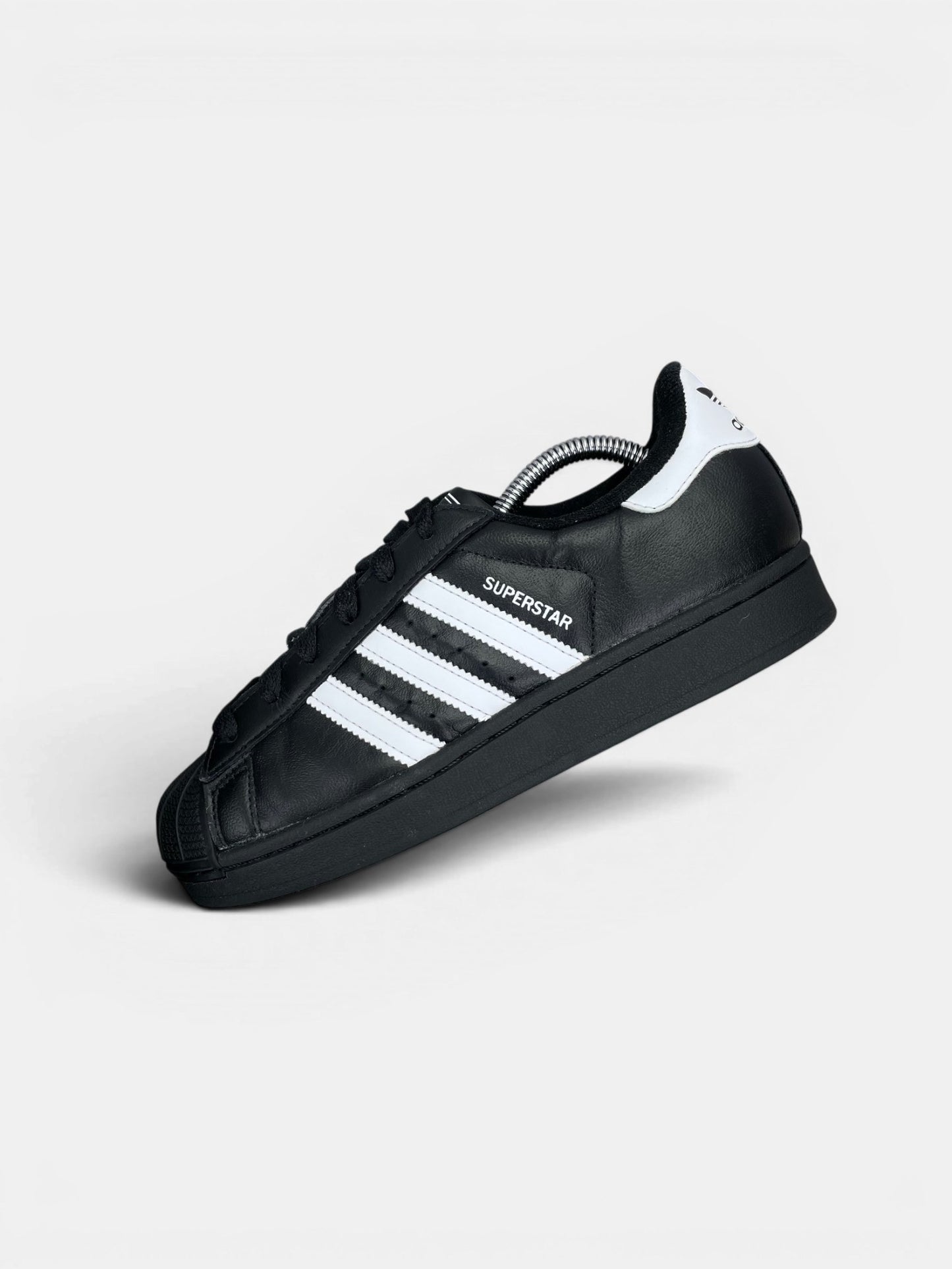 Adidas Superstar II — buty sportowe damskie w bardzo dobrym stanie rozmiar 37 1/3, zewnętrzny panel lewego buta