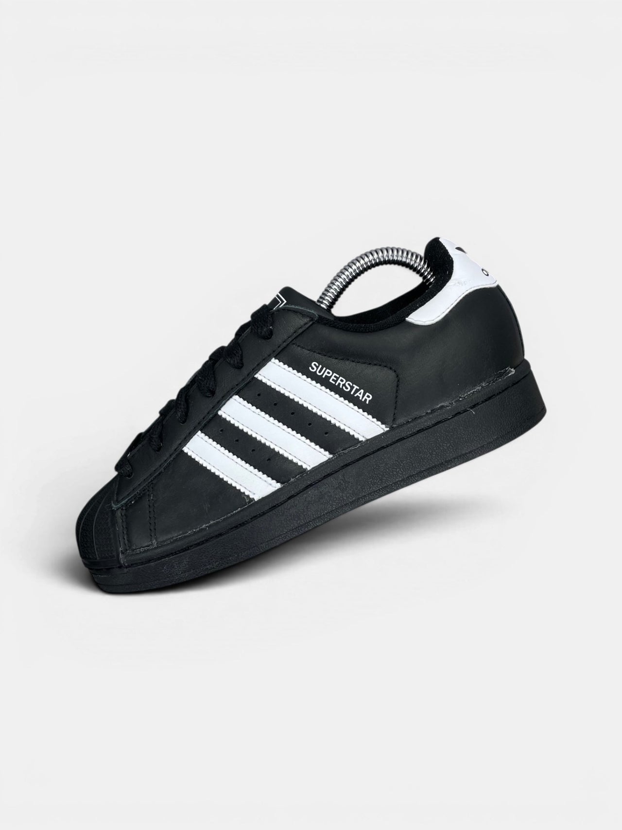 Adidas Superstar II Black White — buty sportowe damskie w bardzo dobrym stanie rozmiar 36, zewnętrzny panel lewego buta
