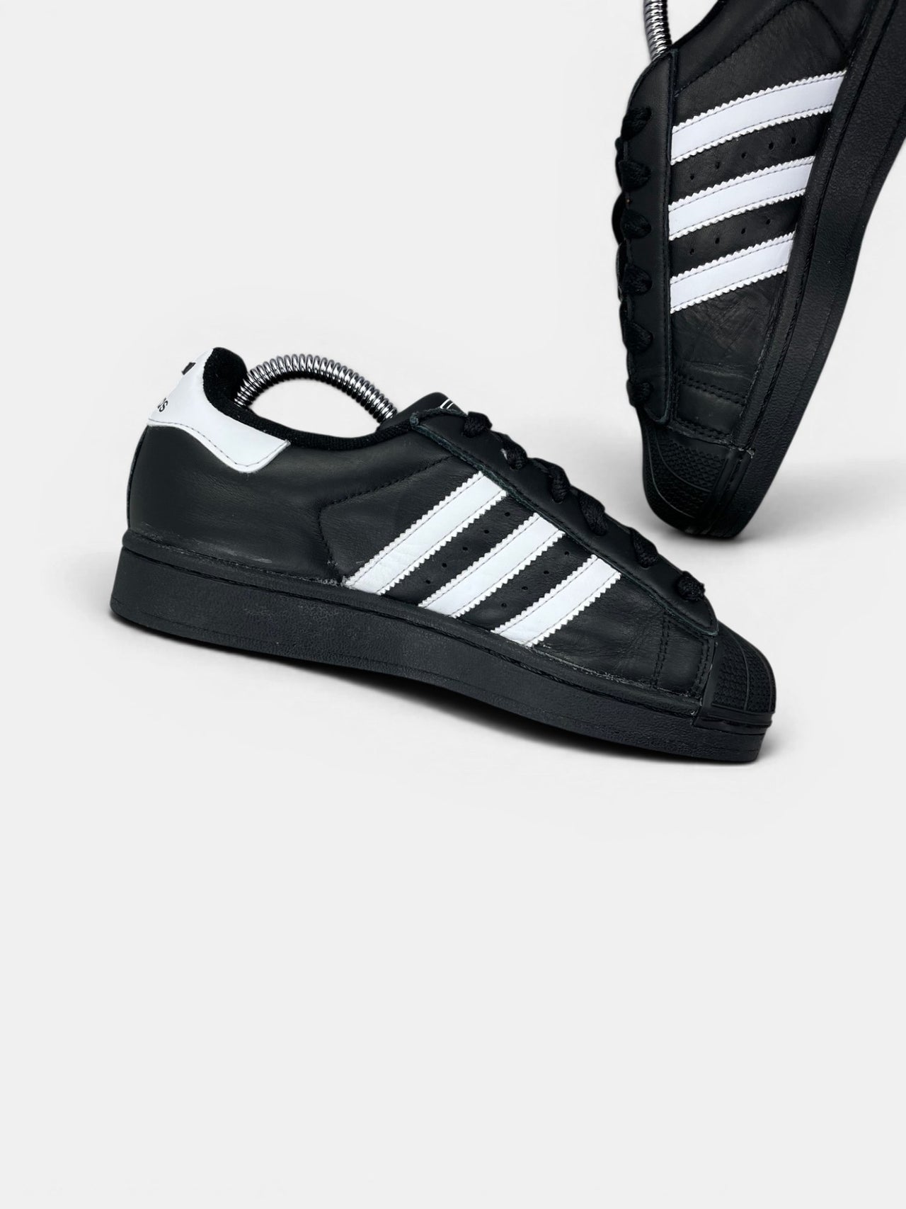Adidas Superstar II Black White — buty sportowe damskie w bardzo dobrym stanie rozmiar 36, wewnętrzny panel lewego buta