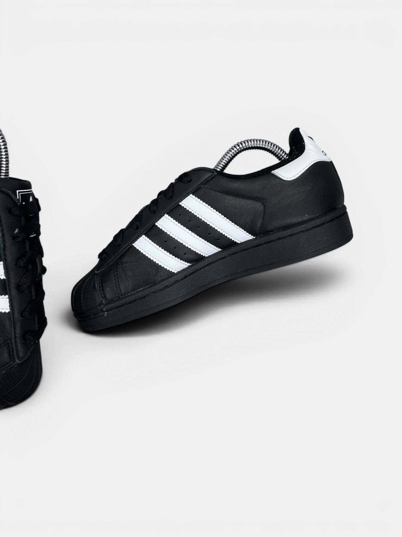 Adidas Superstar II Black White — buty sportowe damskie w bardzo dobrym stanie rozmiar 36, wewnętrzny panel prawego buta